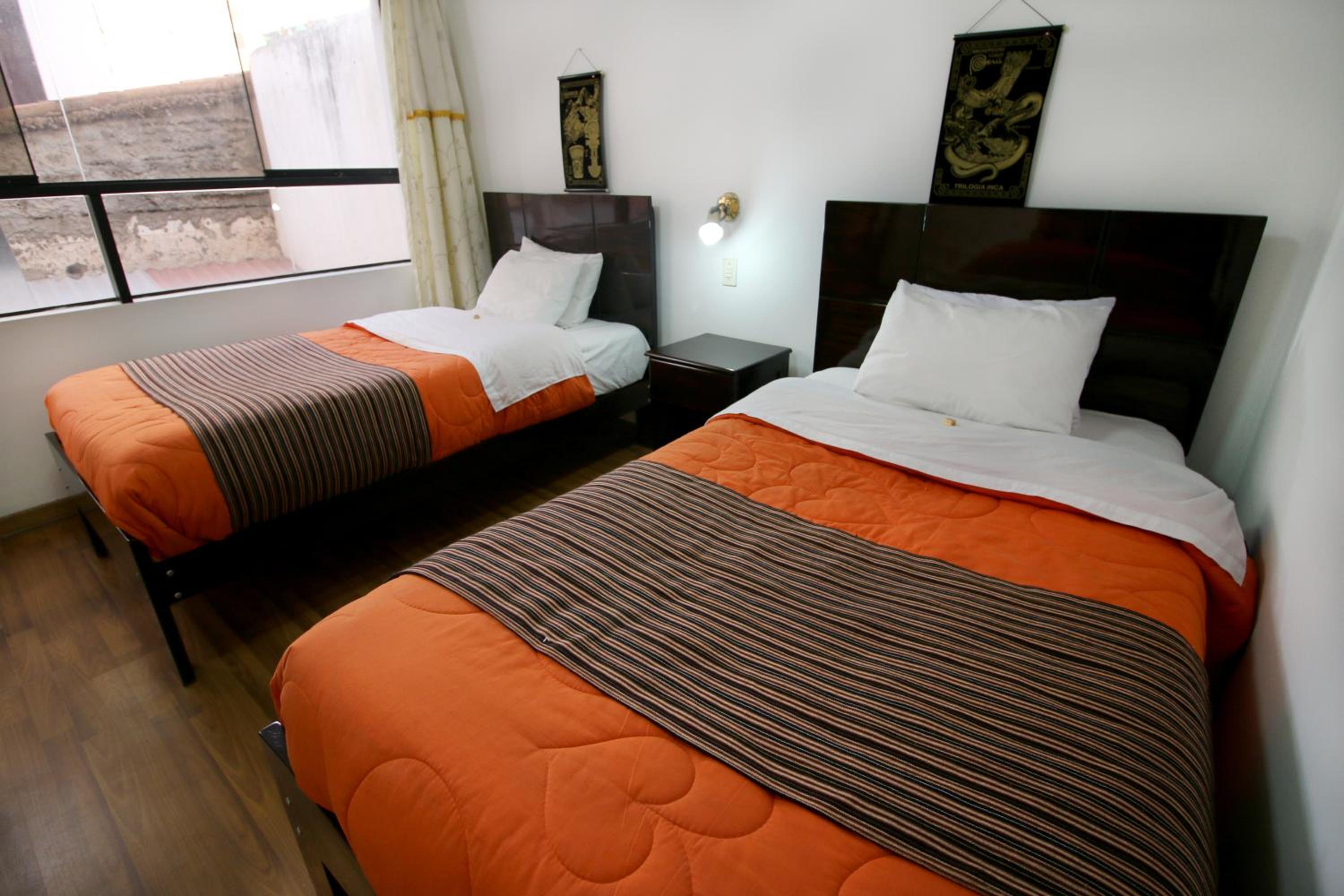 Twin Room with Bathroom - Photo 7
