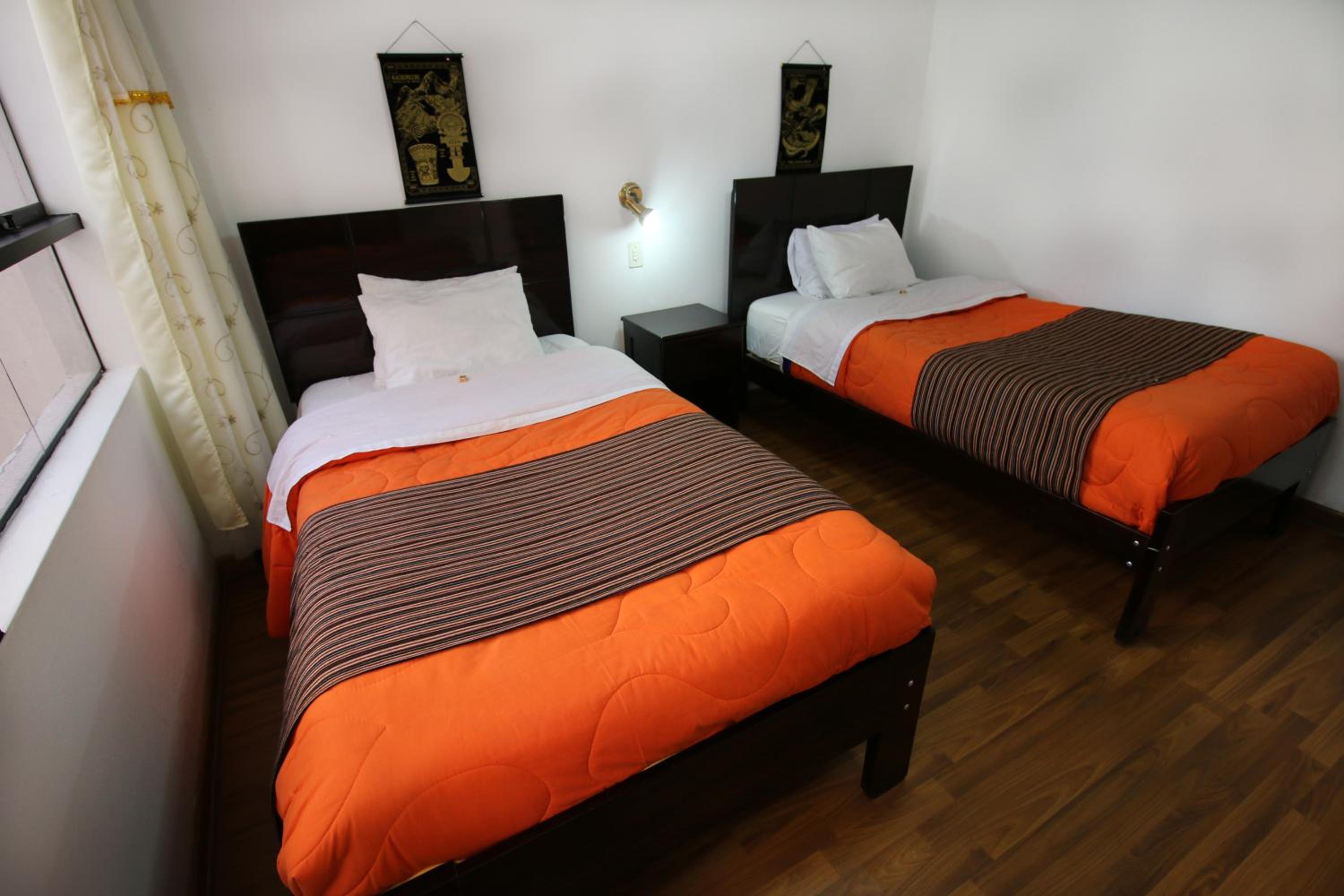 Twin Room with Bathroom - Photo 9