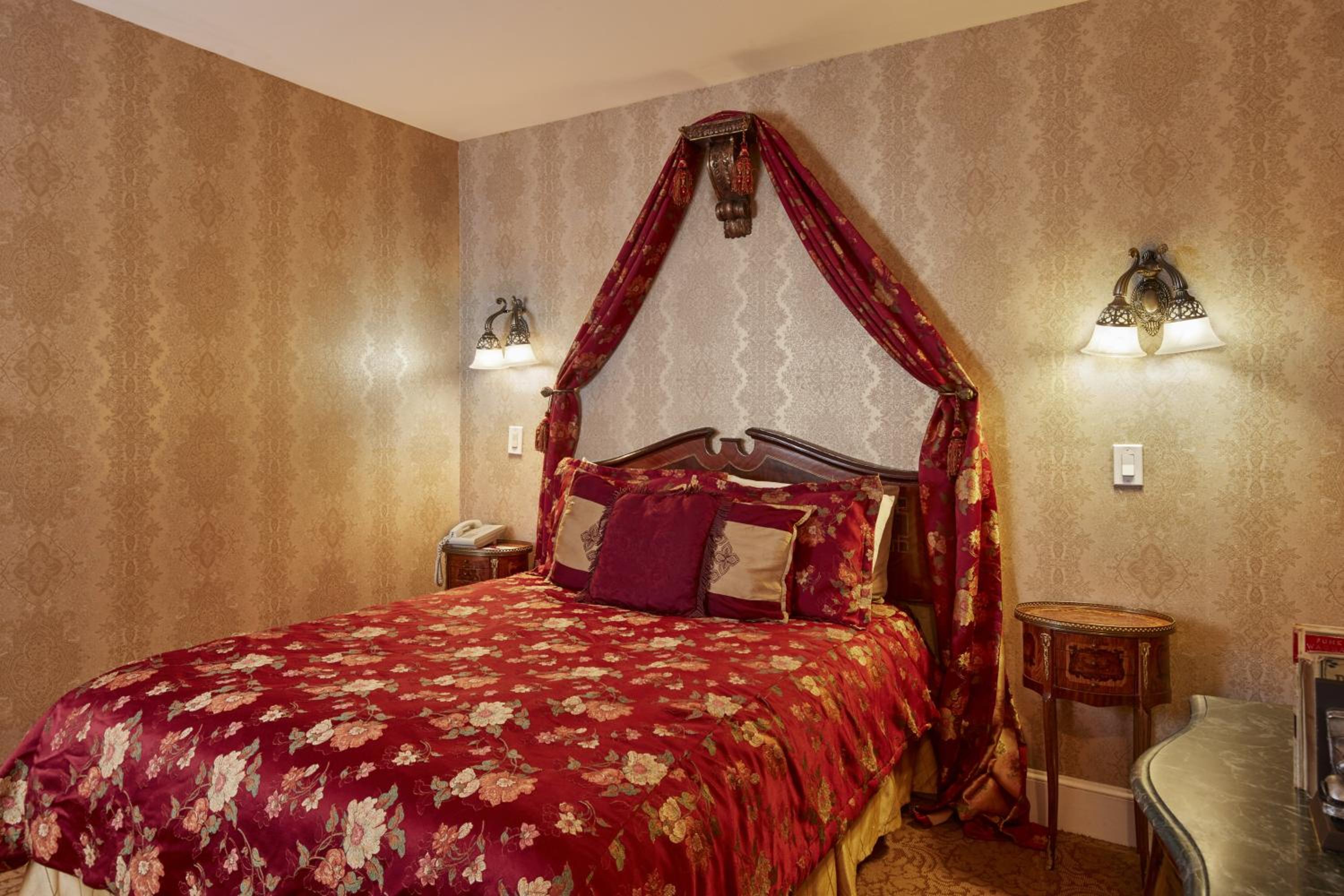 Royal Family Suite - Photo 3