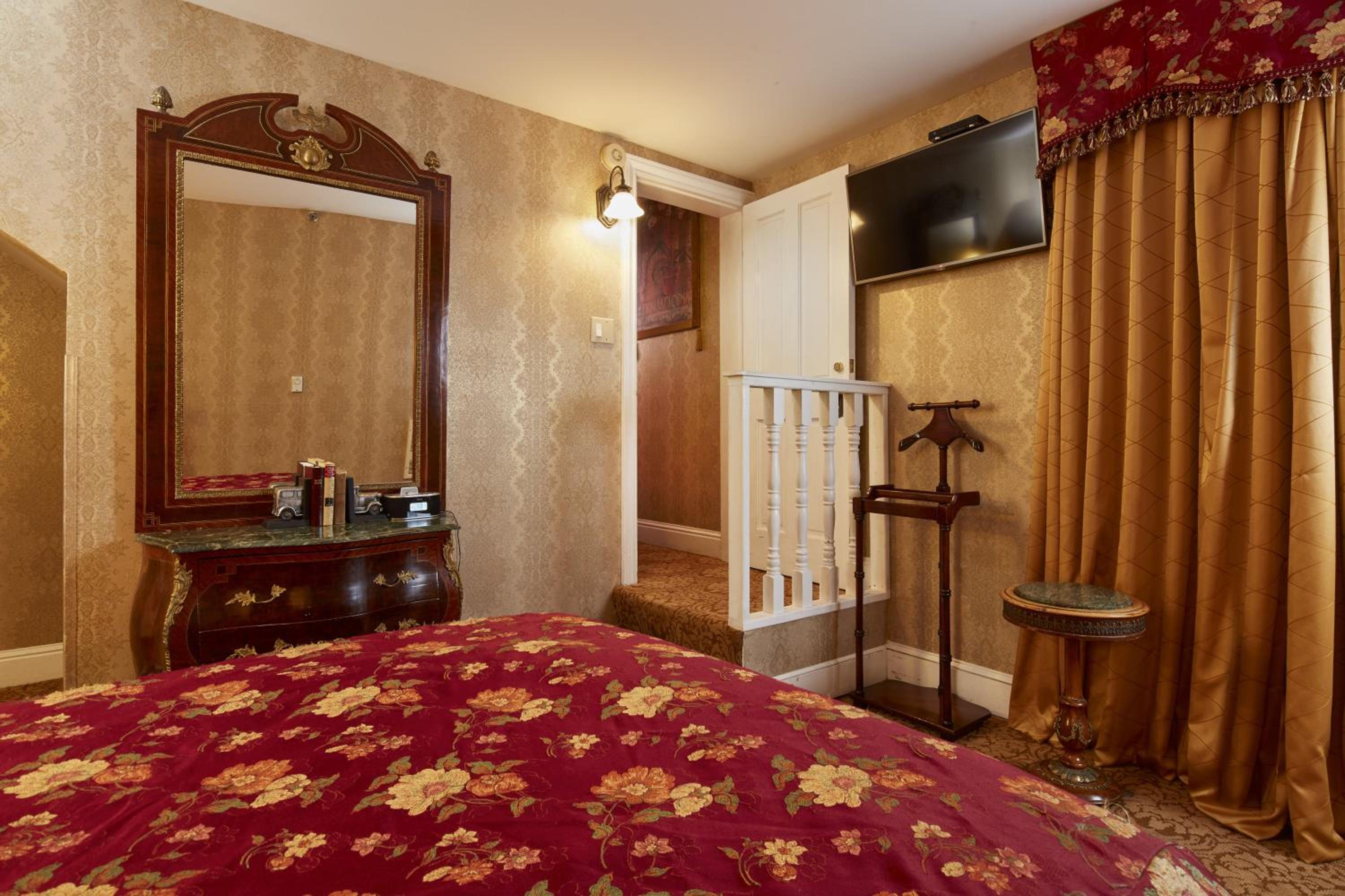 Royal Family Suite - Photo 5