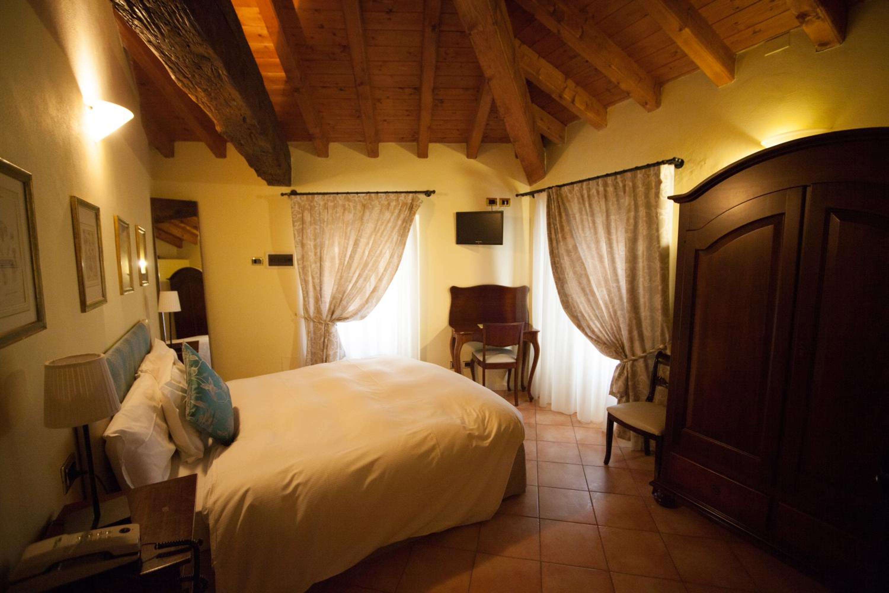 Double Room - Photo 17