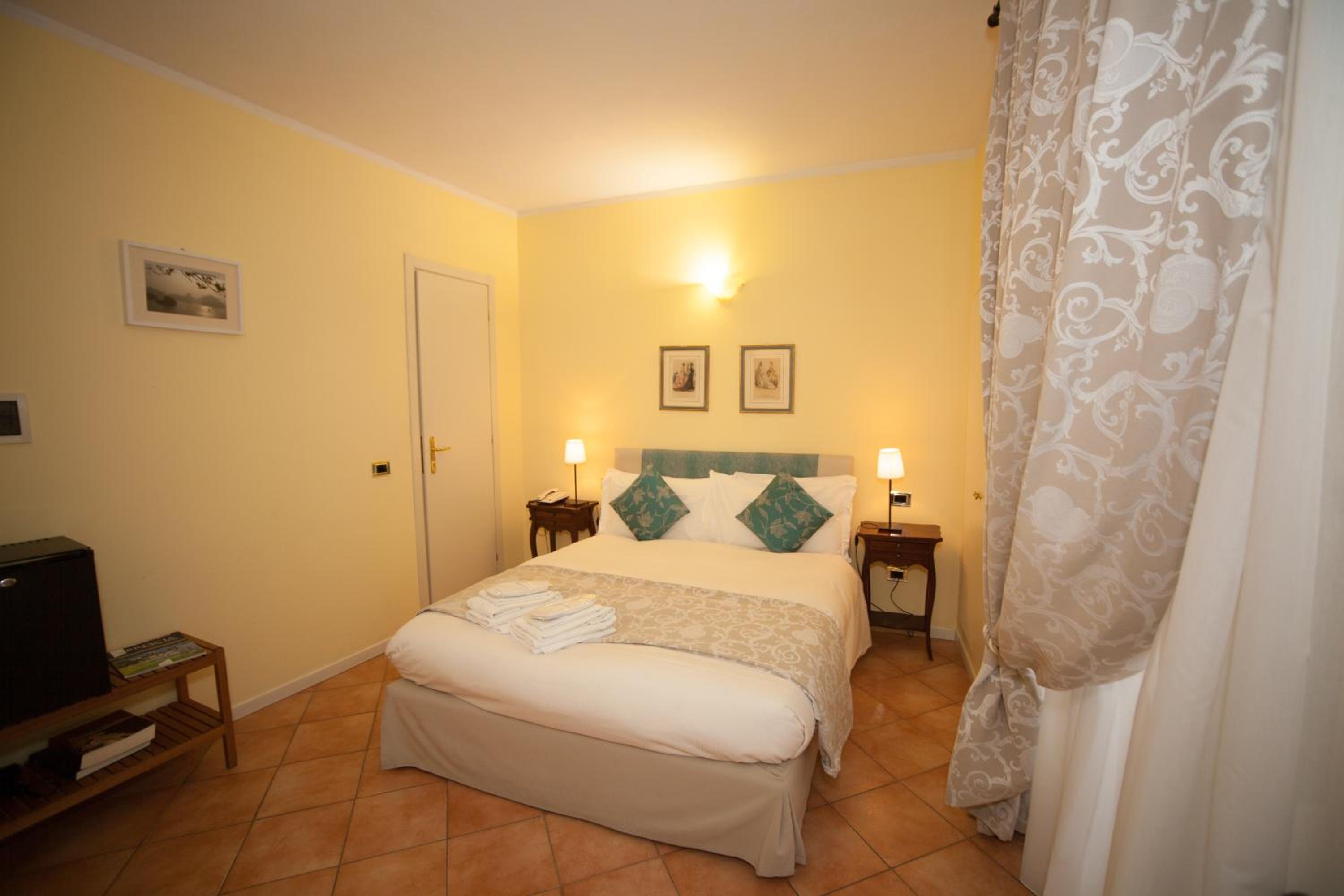 Double Room - Photo 18