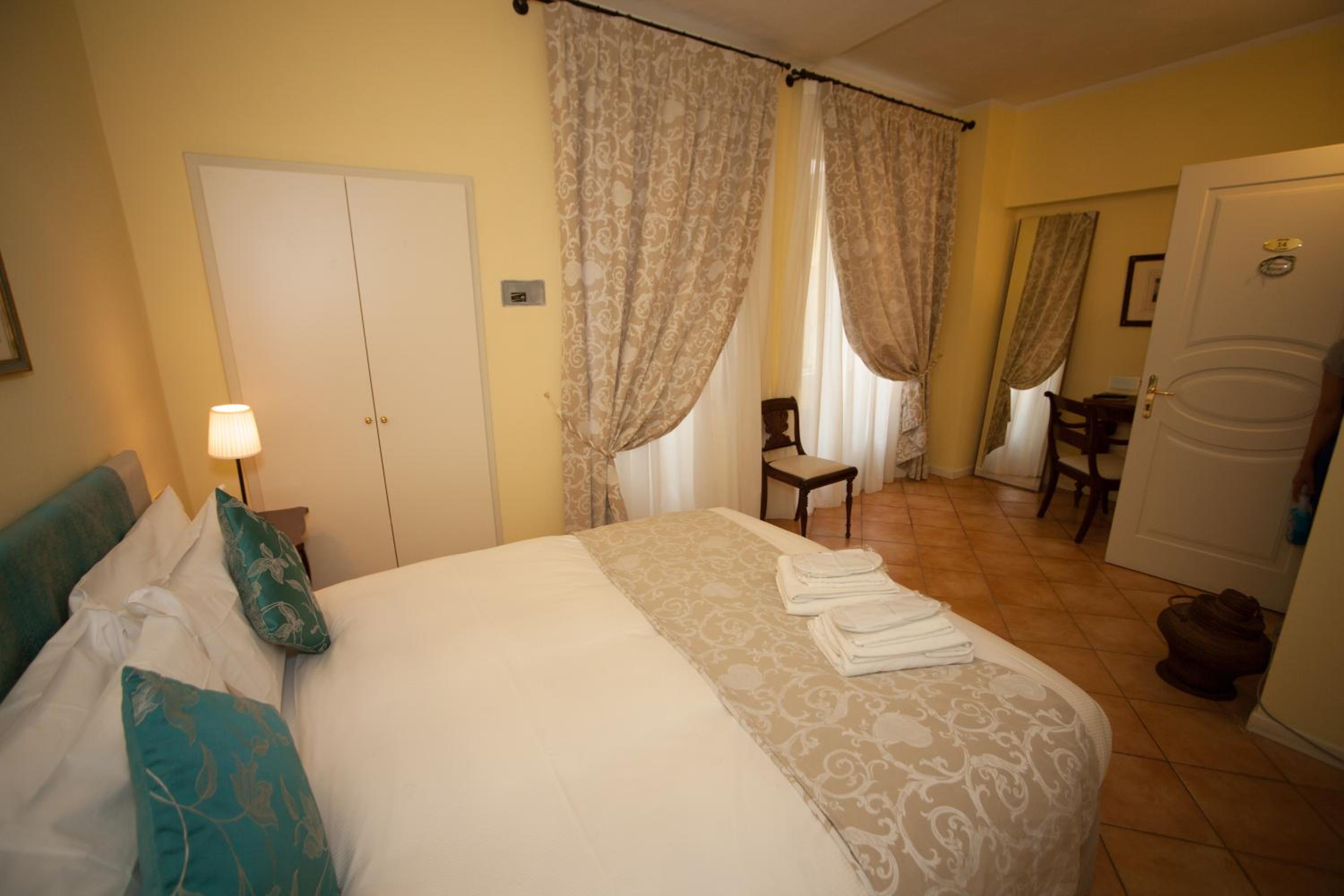 Double Room - Photo 19