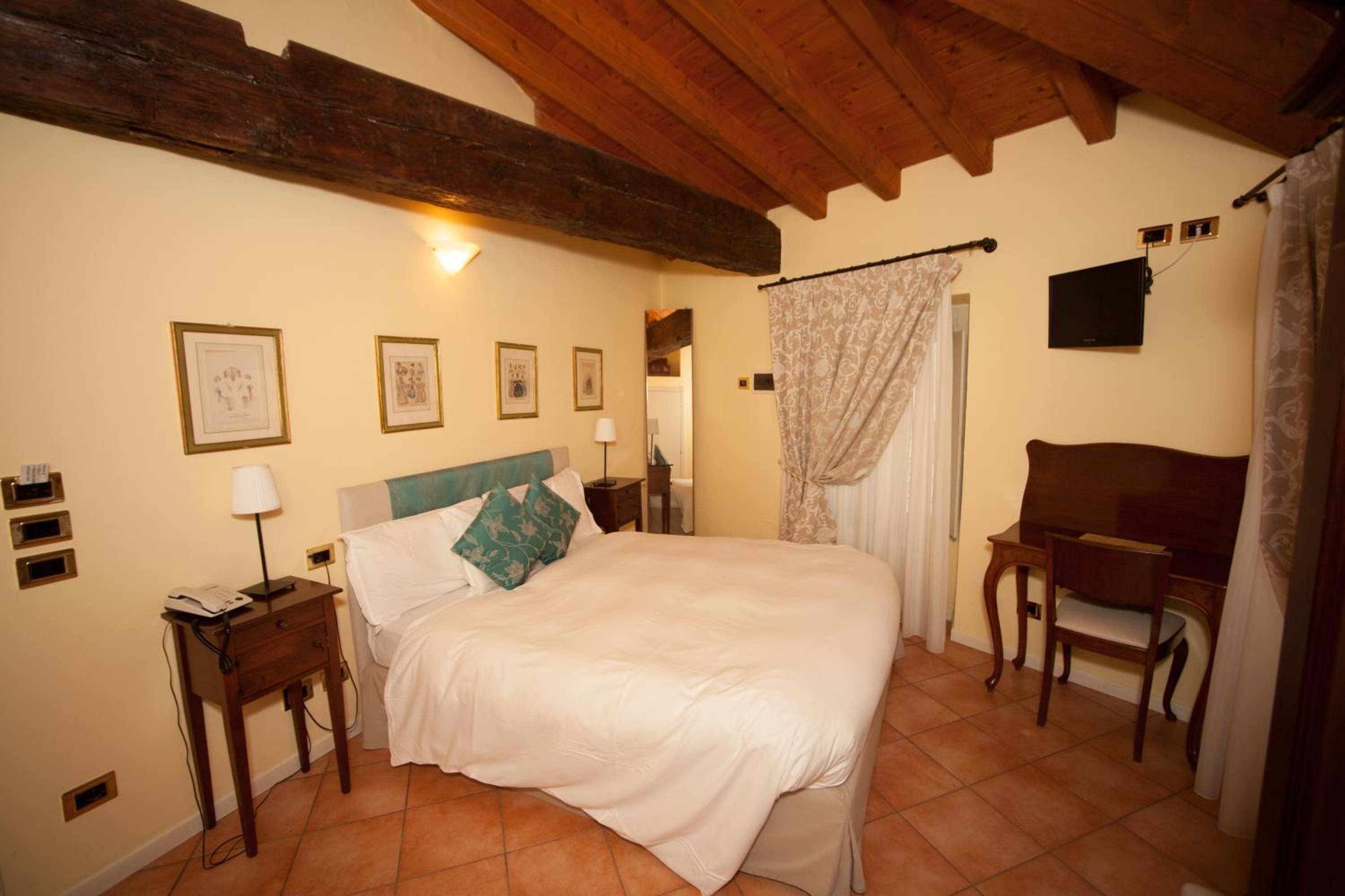 Double Room - Photo 20