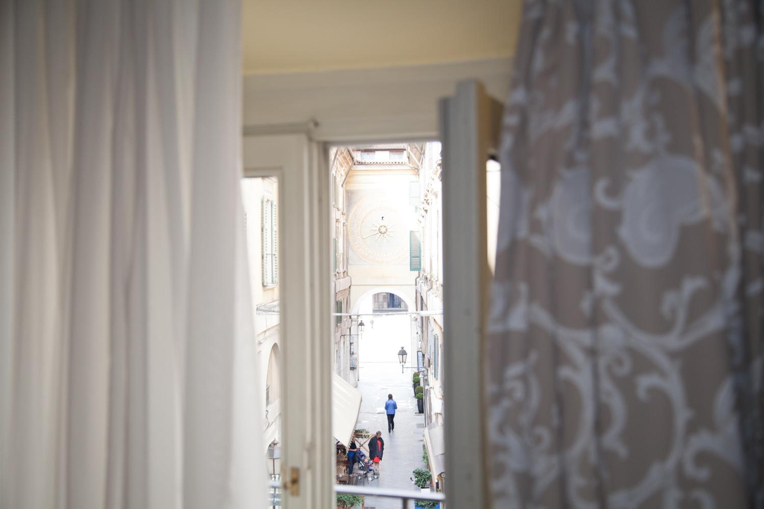 Double Room - Photo 16