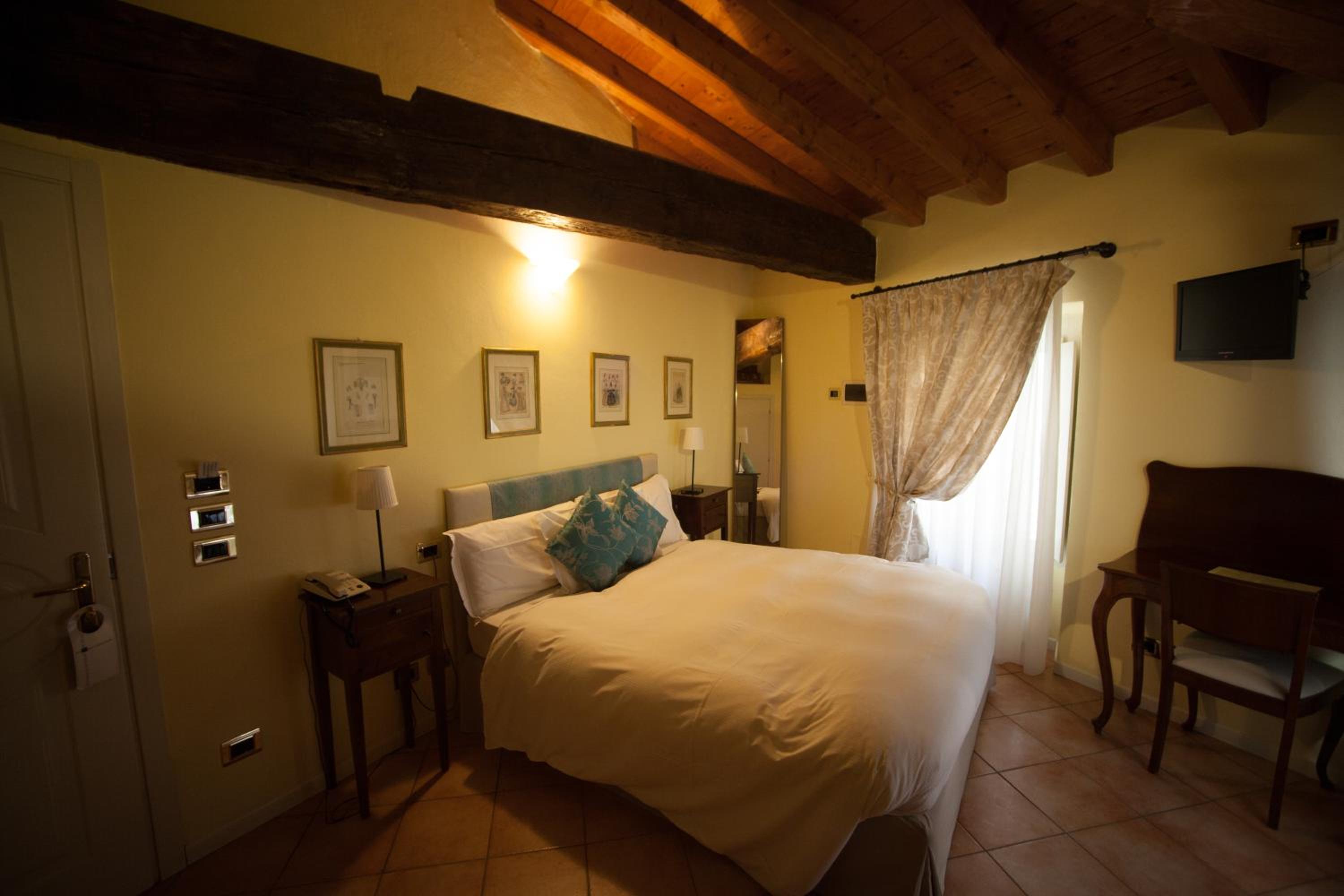 Double Room - Photo 14