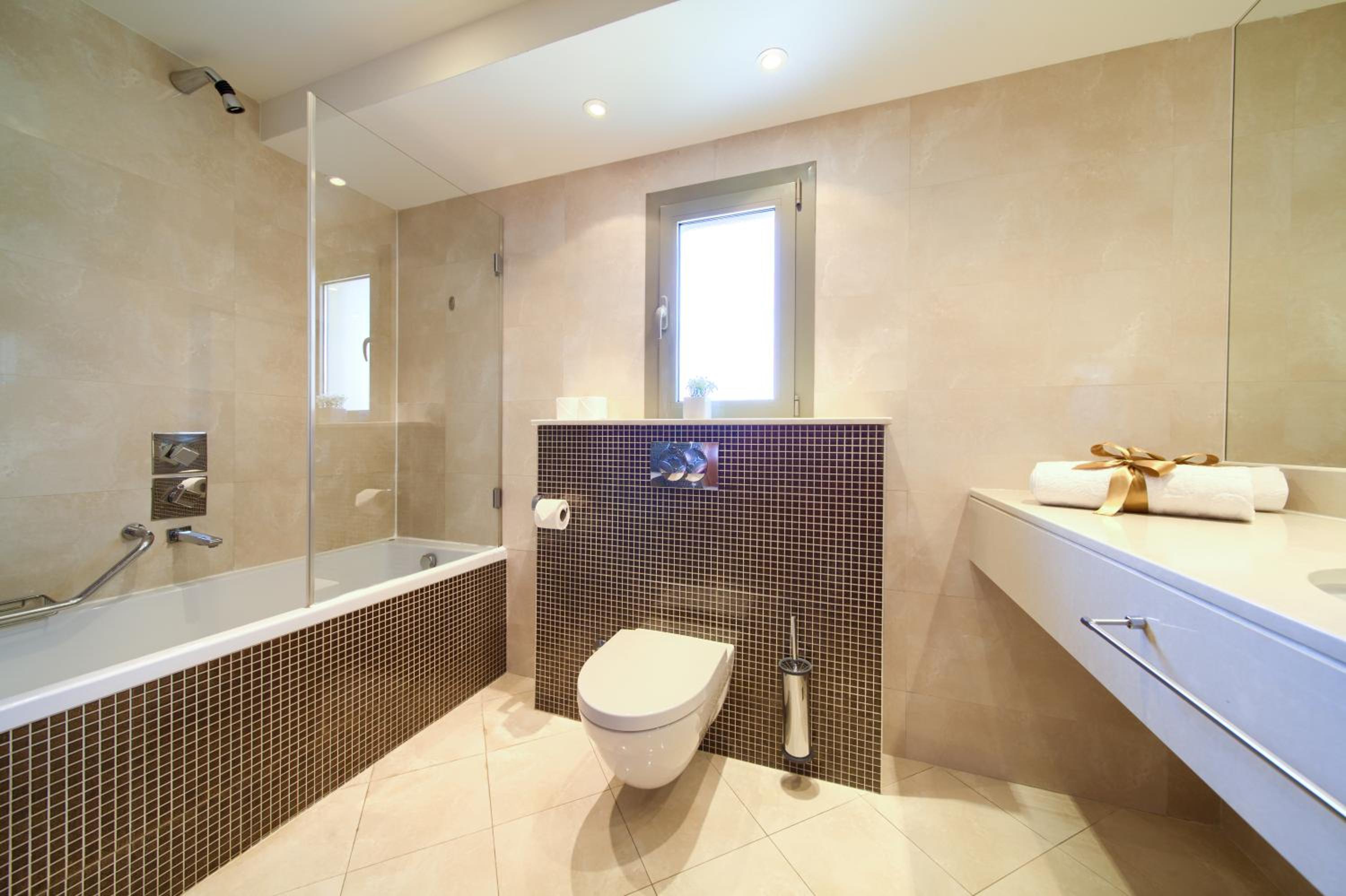 Family Suite (2 Adults +2 Children)