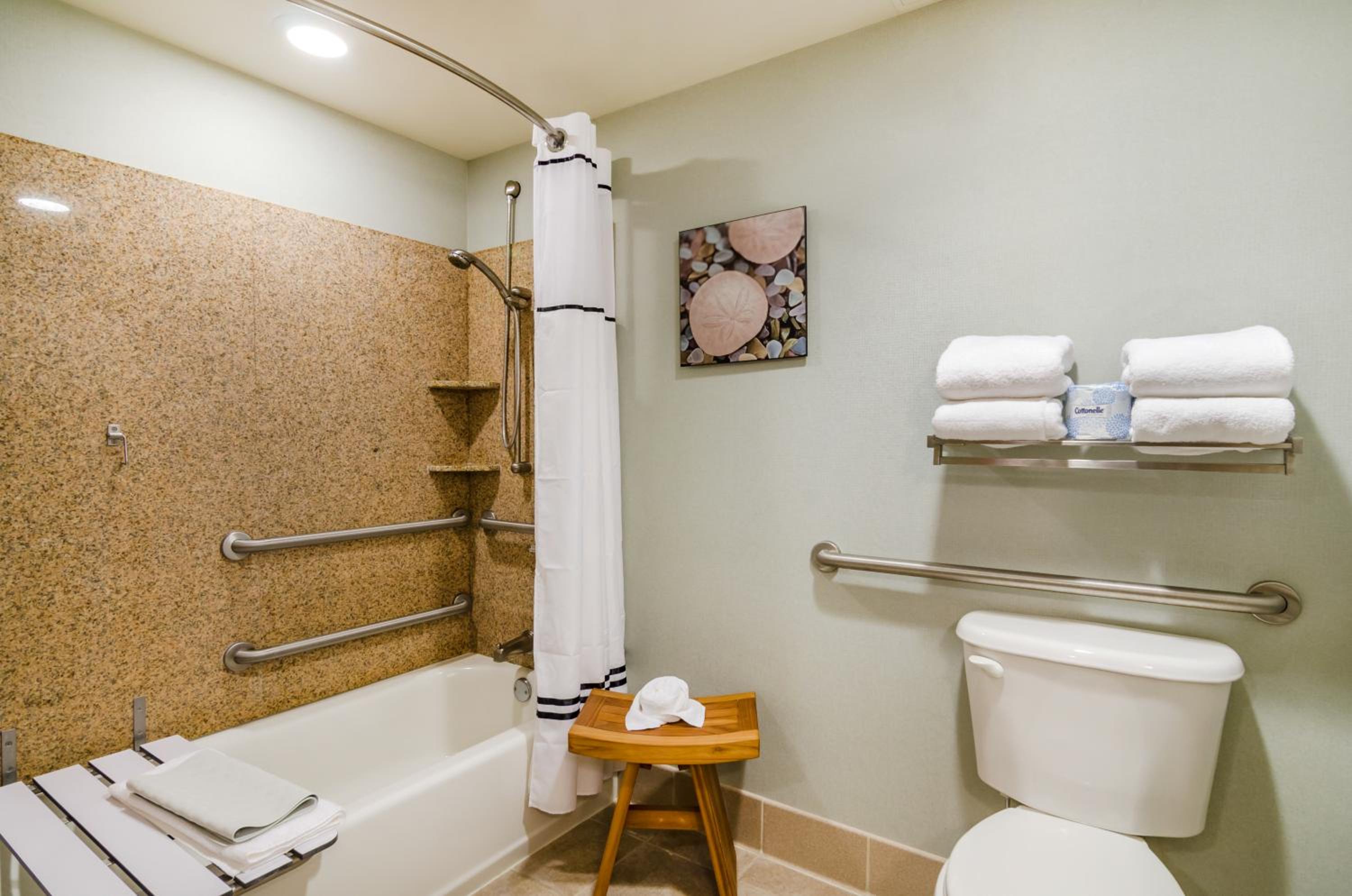 Queen Room with Accessible Tub - Accessible/Non-Smoking