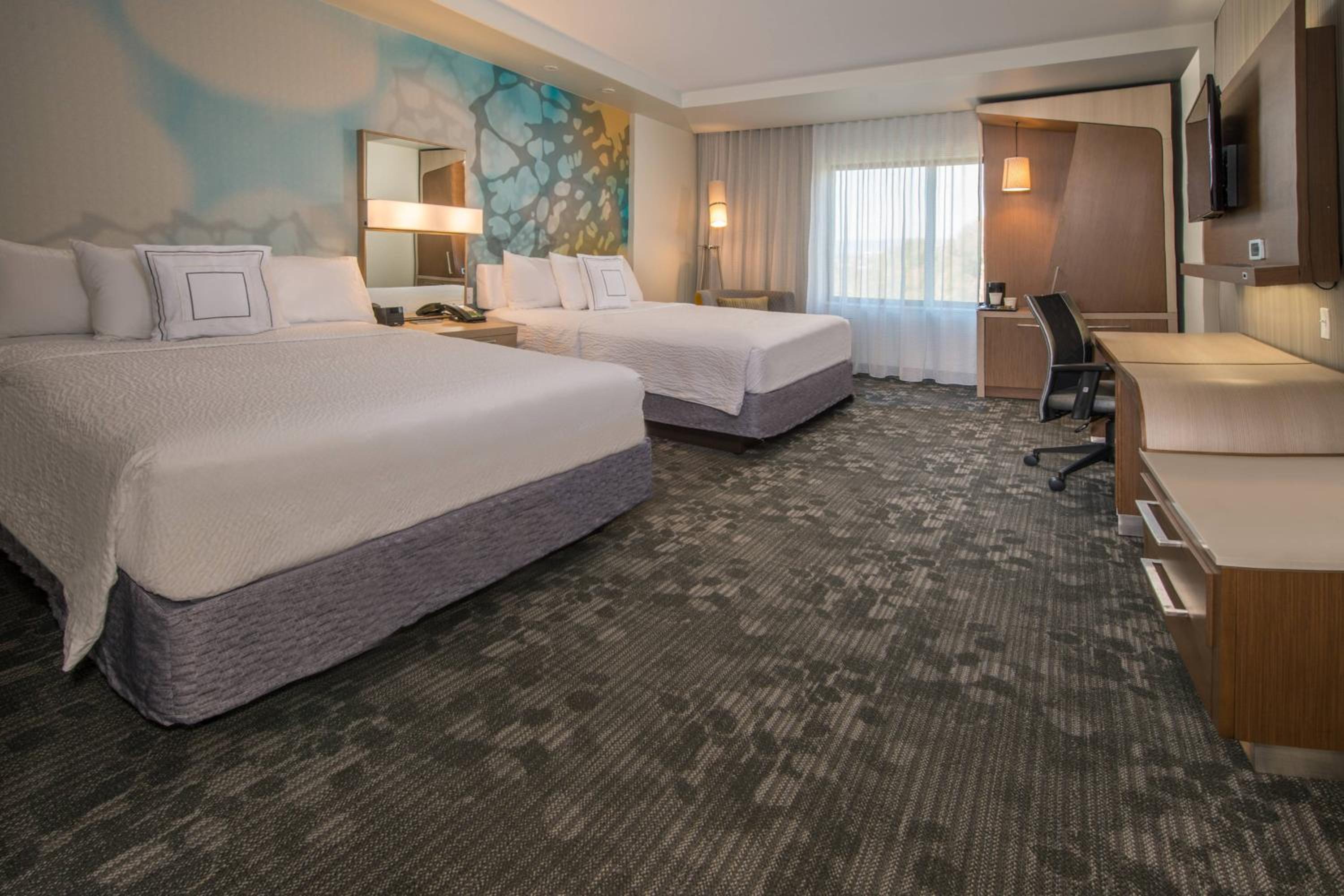 Queen Room with Two Queen Beds - Hearing Accessible
