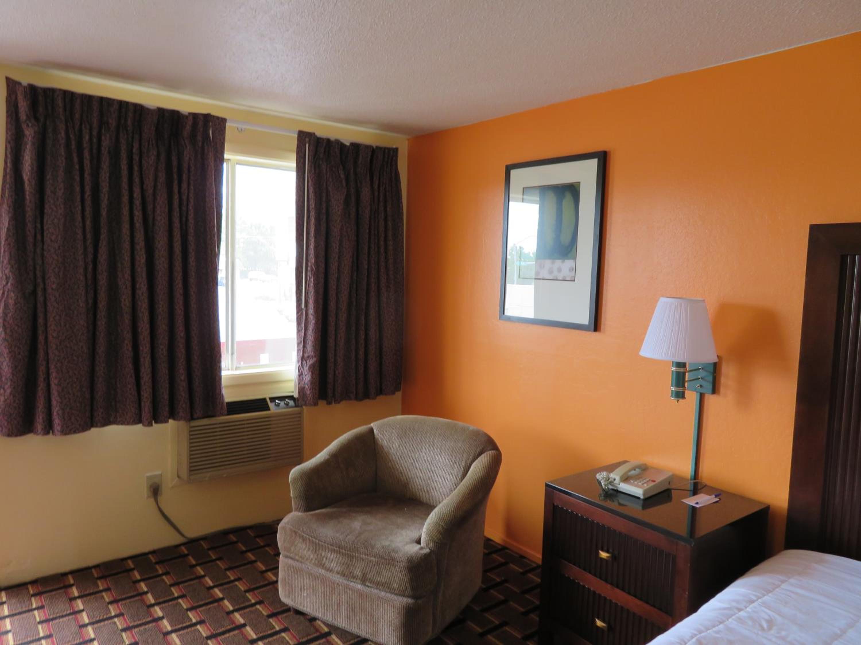 Queen Room - Non-Smoking - Photo 2