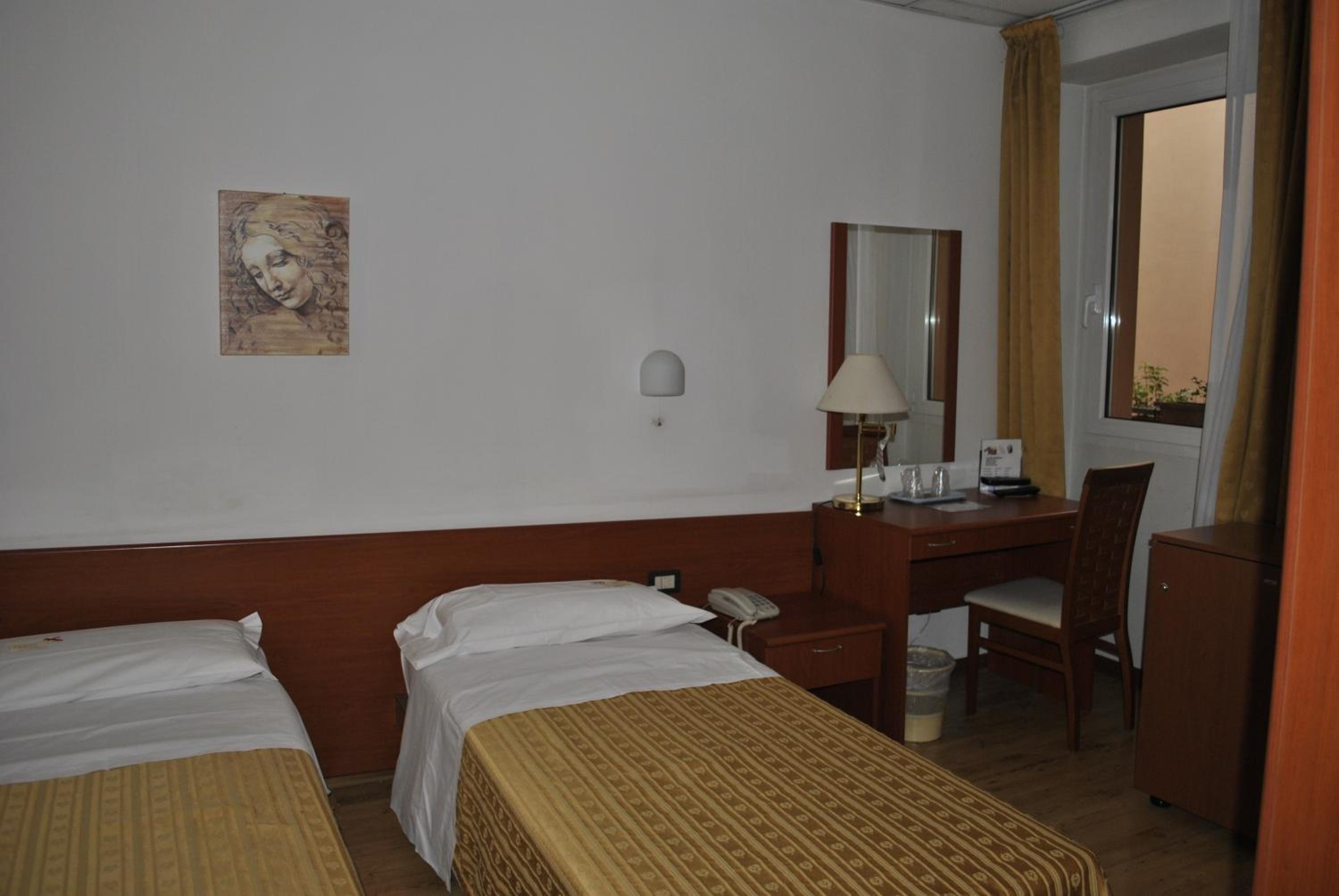 Twin Room - Photo 2