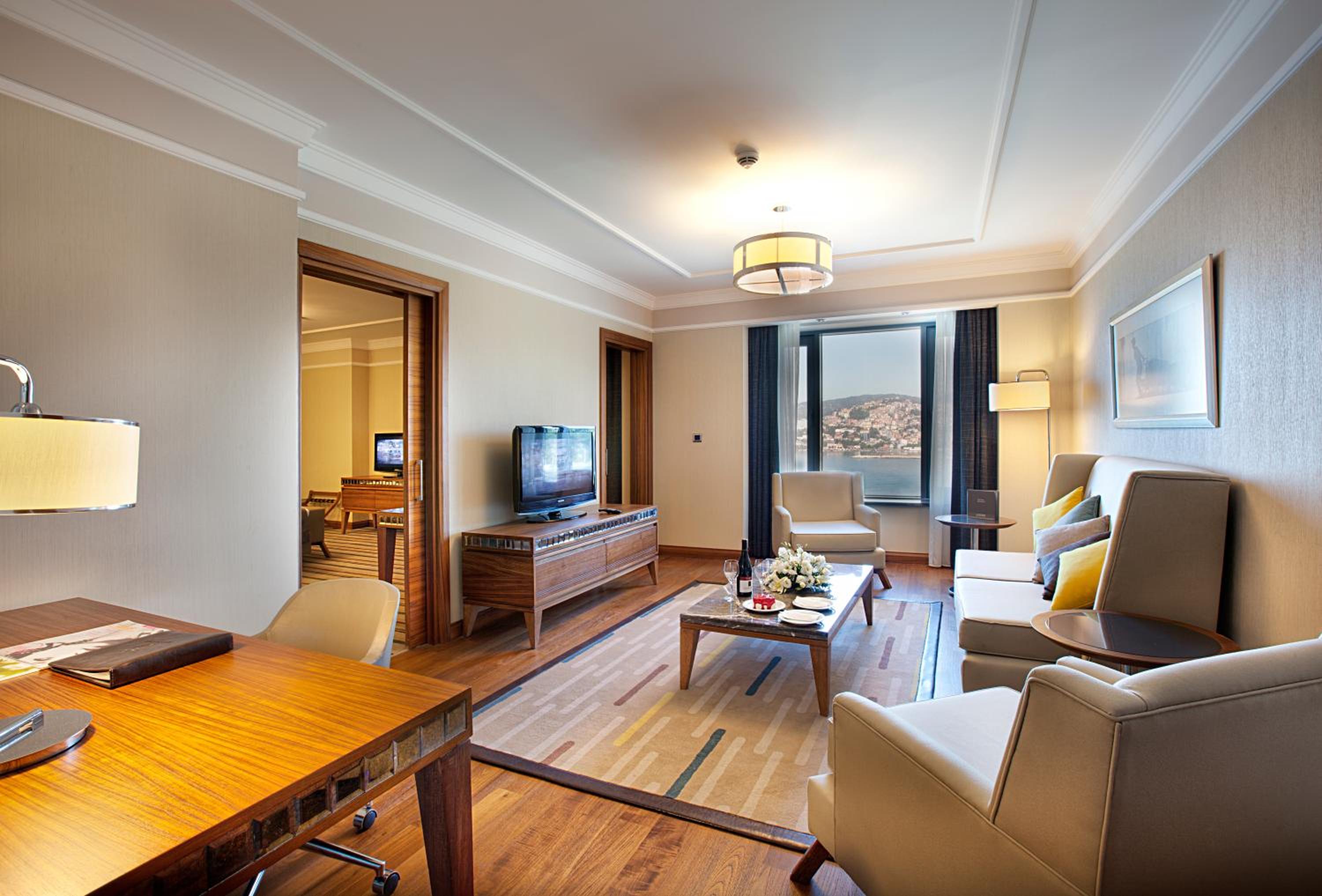Deluxe Suite - Photo 2