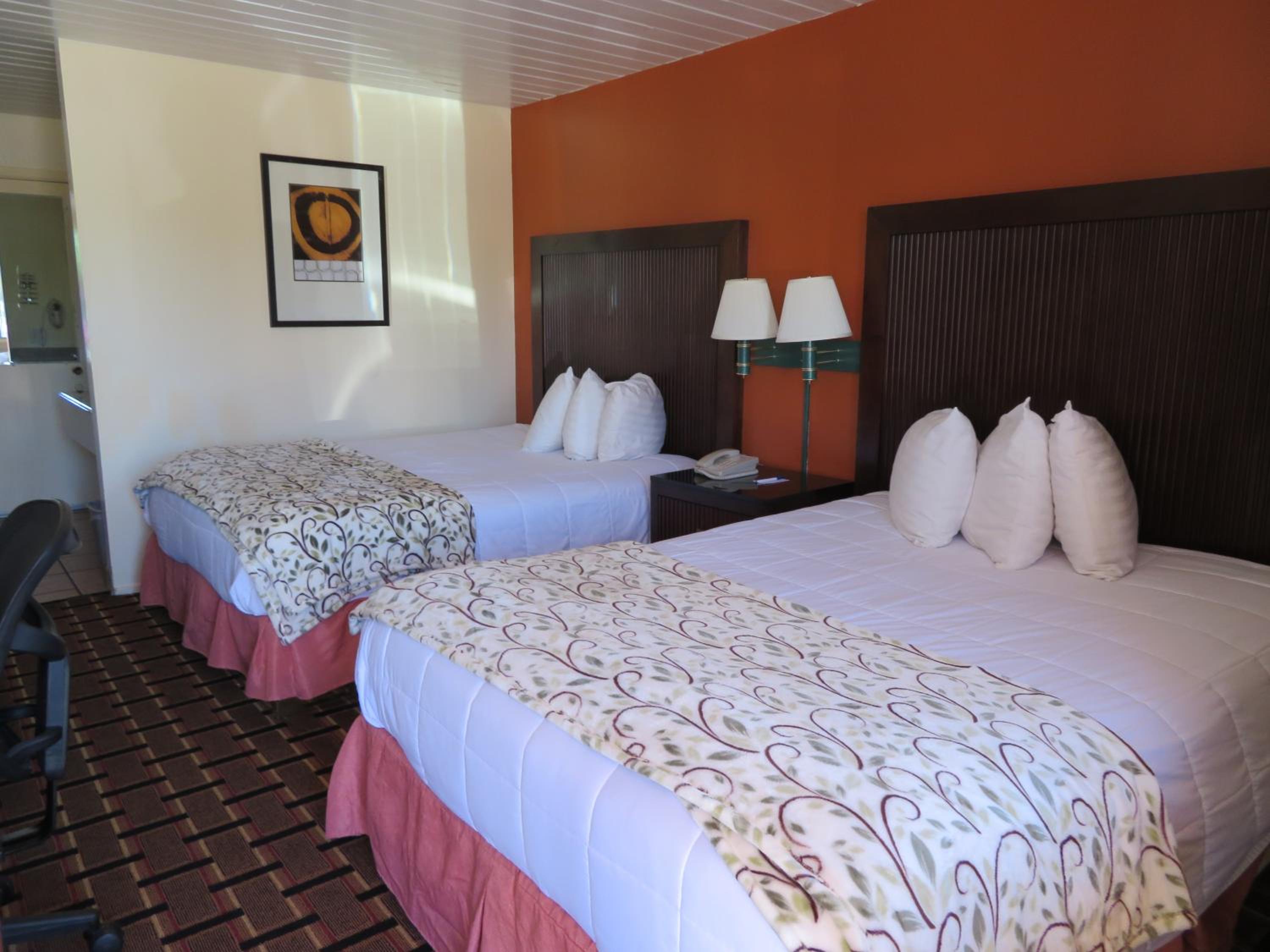 Queen Room with Two Queen Beds - Non-Smoking - Photo 1