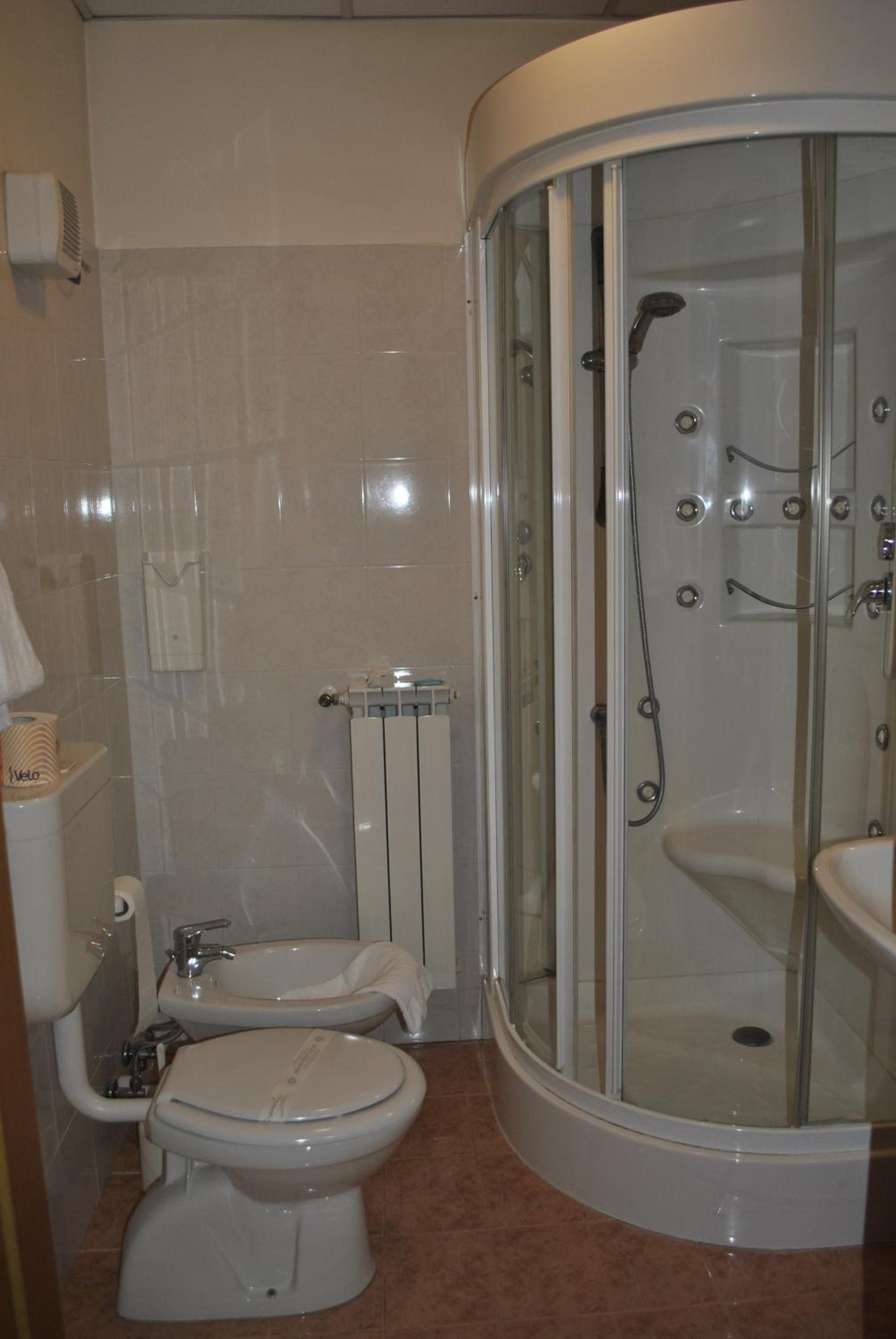 Double Room - Photo 15