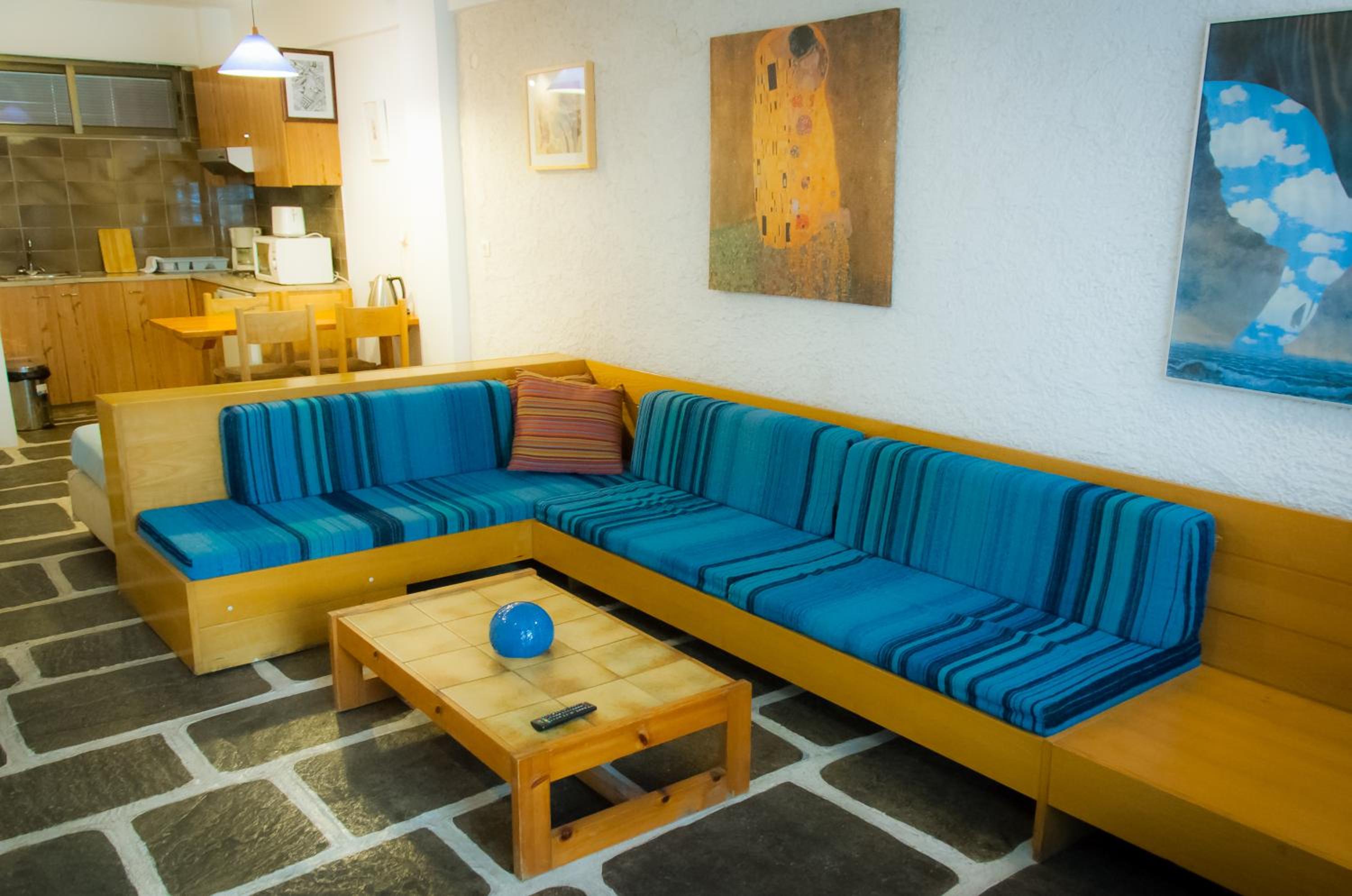 Suite - Photo 18