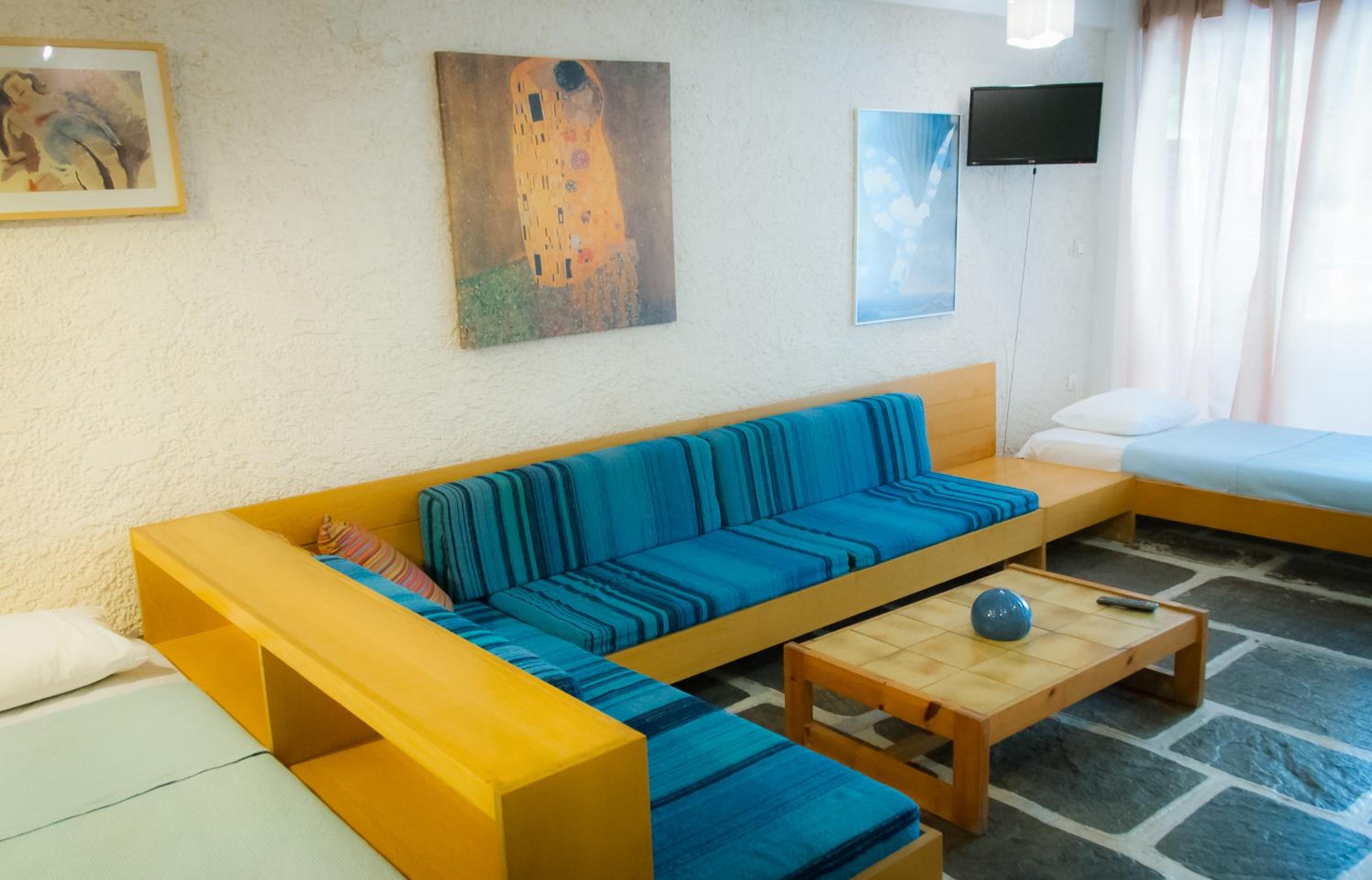 Suite - Photo 19