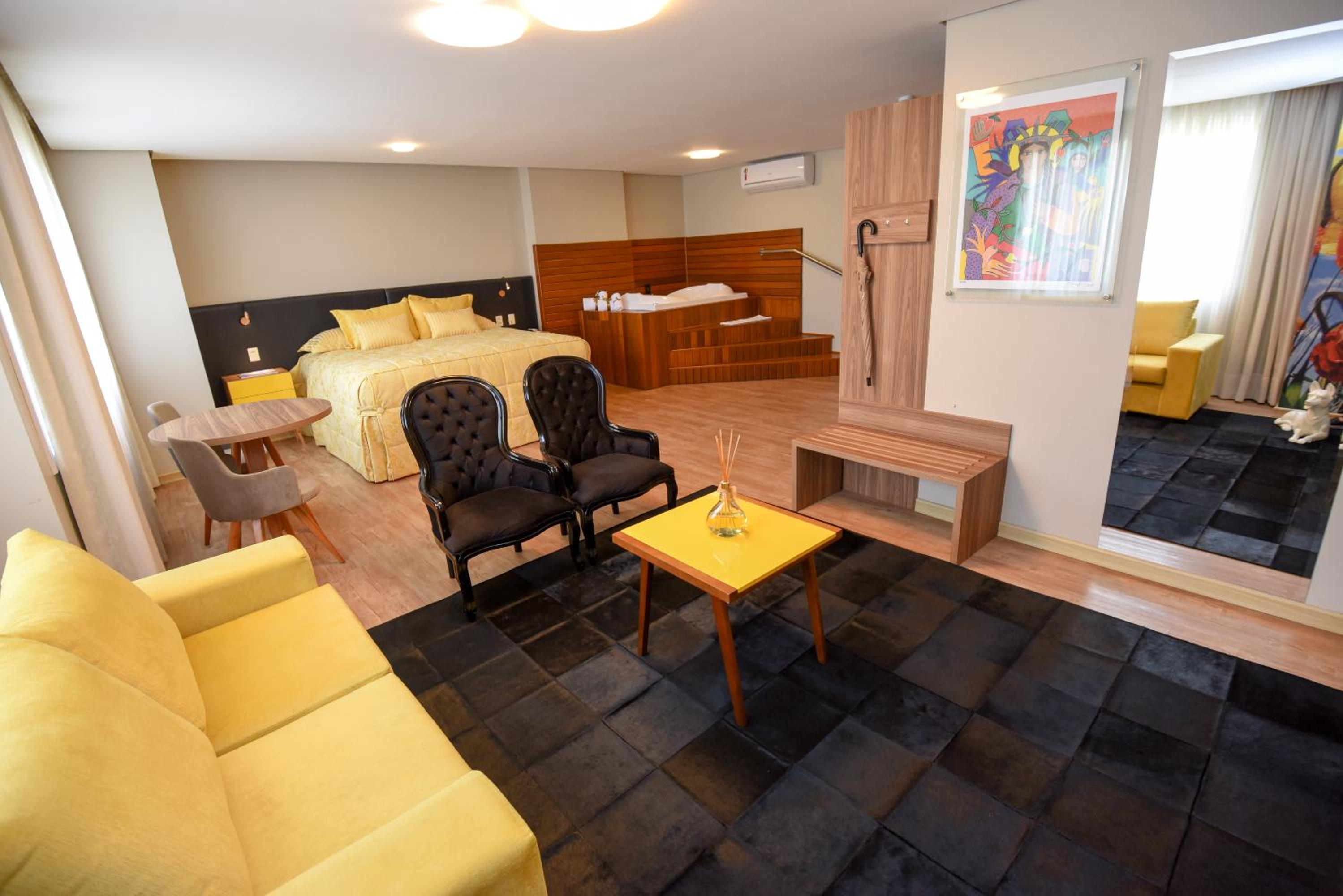 Luxury Suite, Jetted Tub