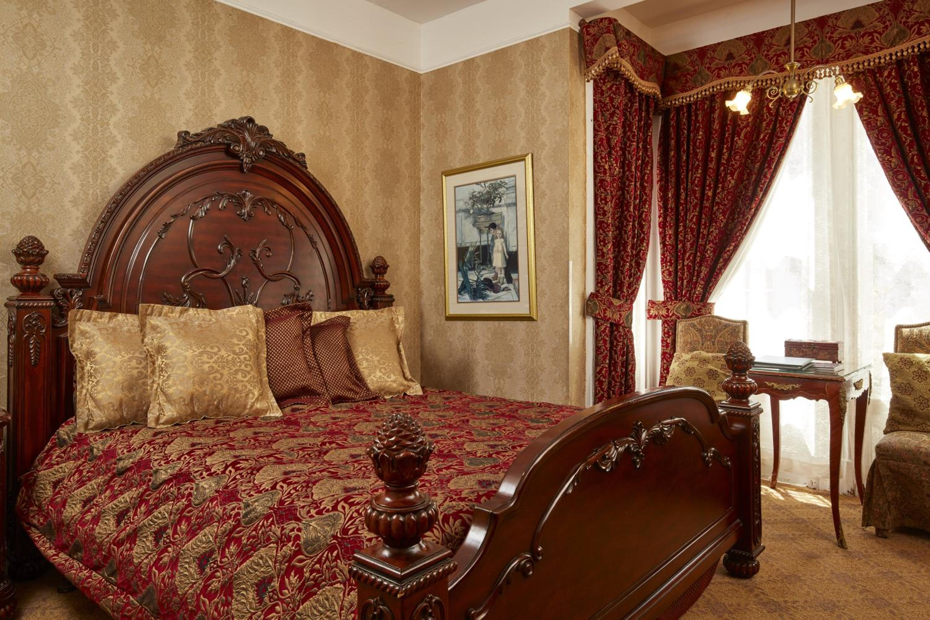 Deluxe King Room With Fireplace