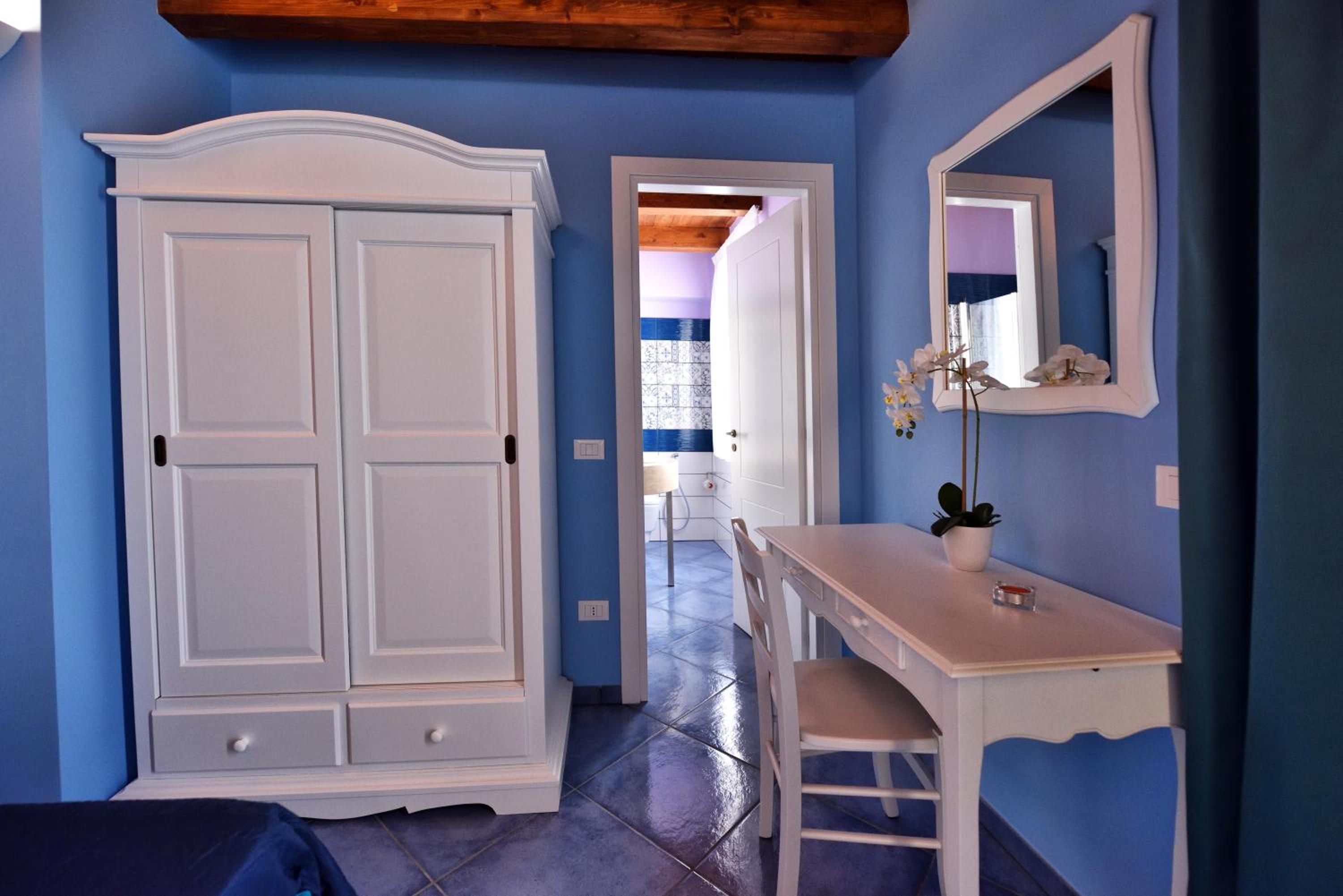 Double Room with Balcony and Sea View photo 3