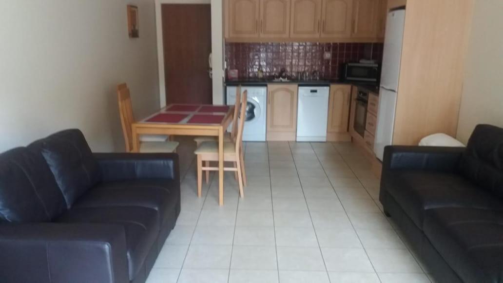One-Bedroom Apartment - Photo 3