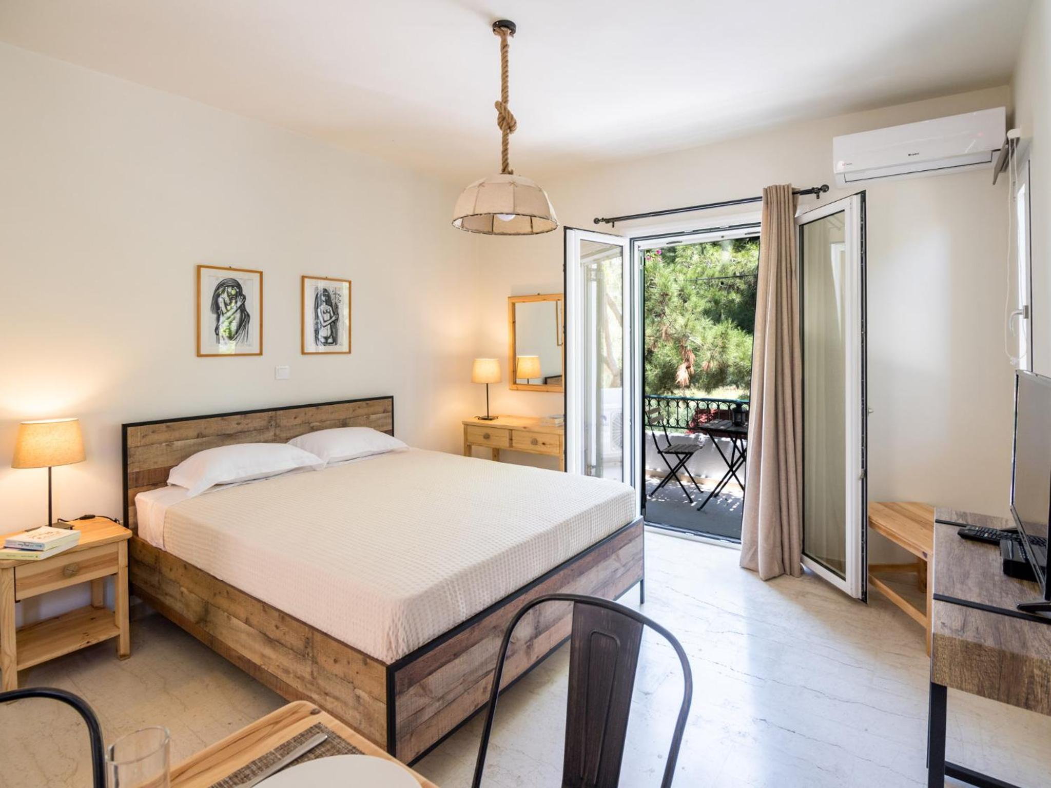 Studio Apartment with Double Bed and Mountain View