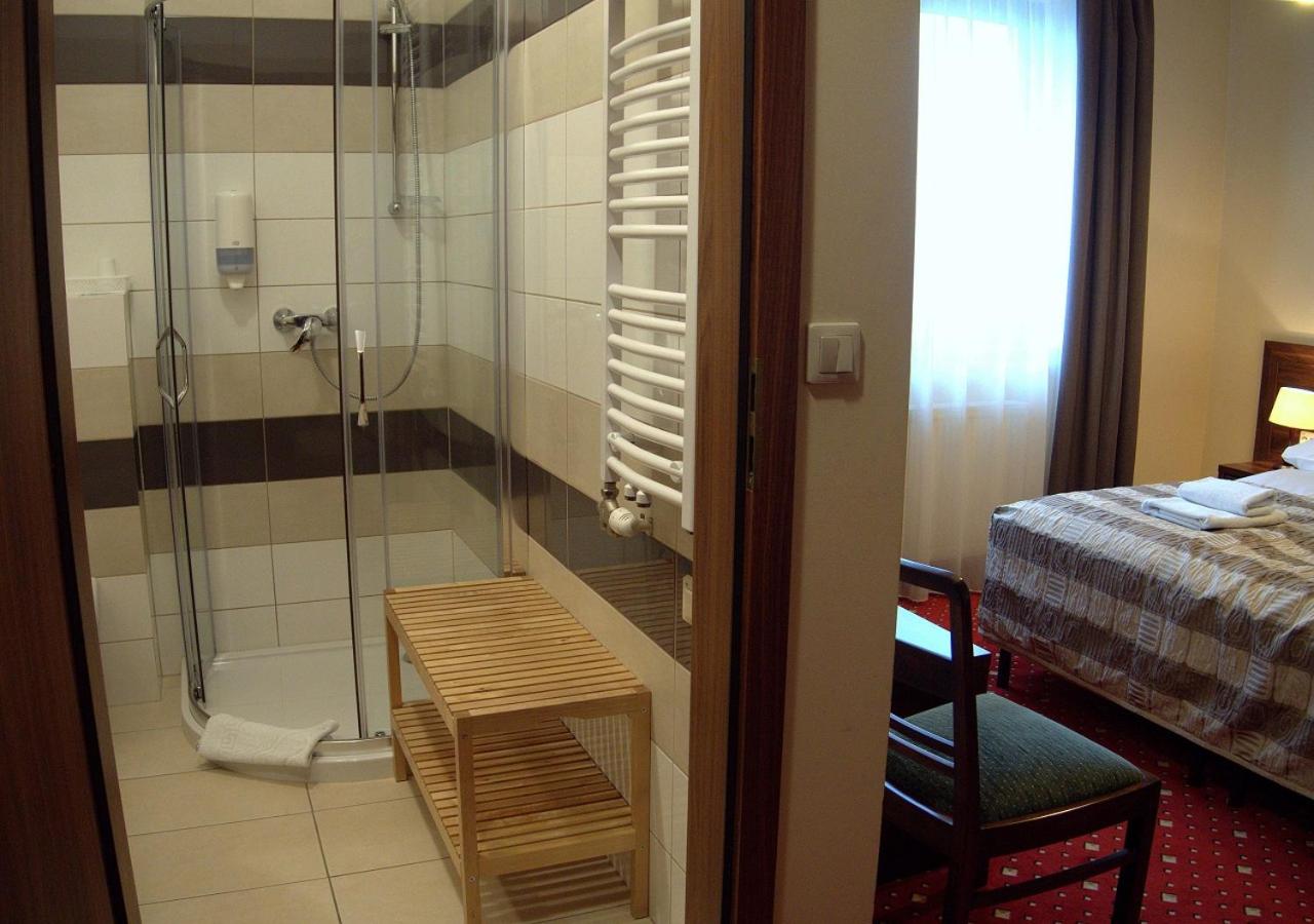 Basic Triple Room photo 3