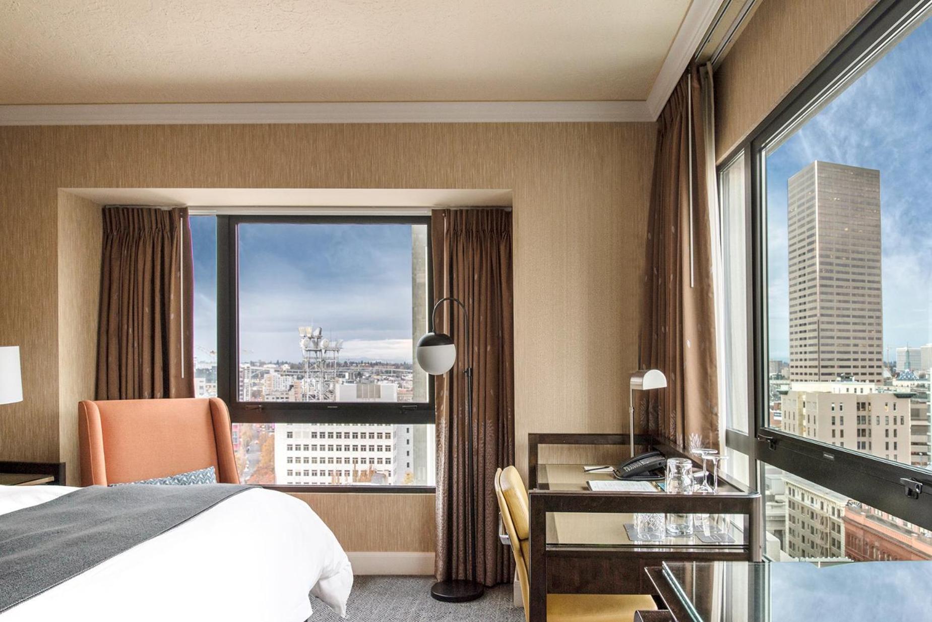Premium Corner King - City View