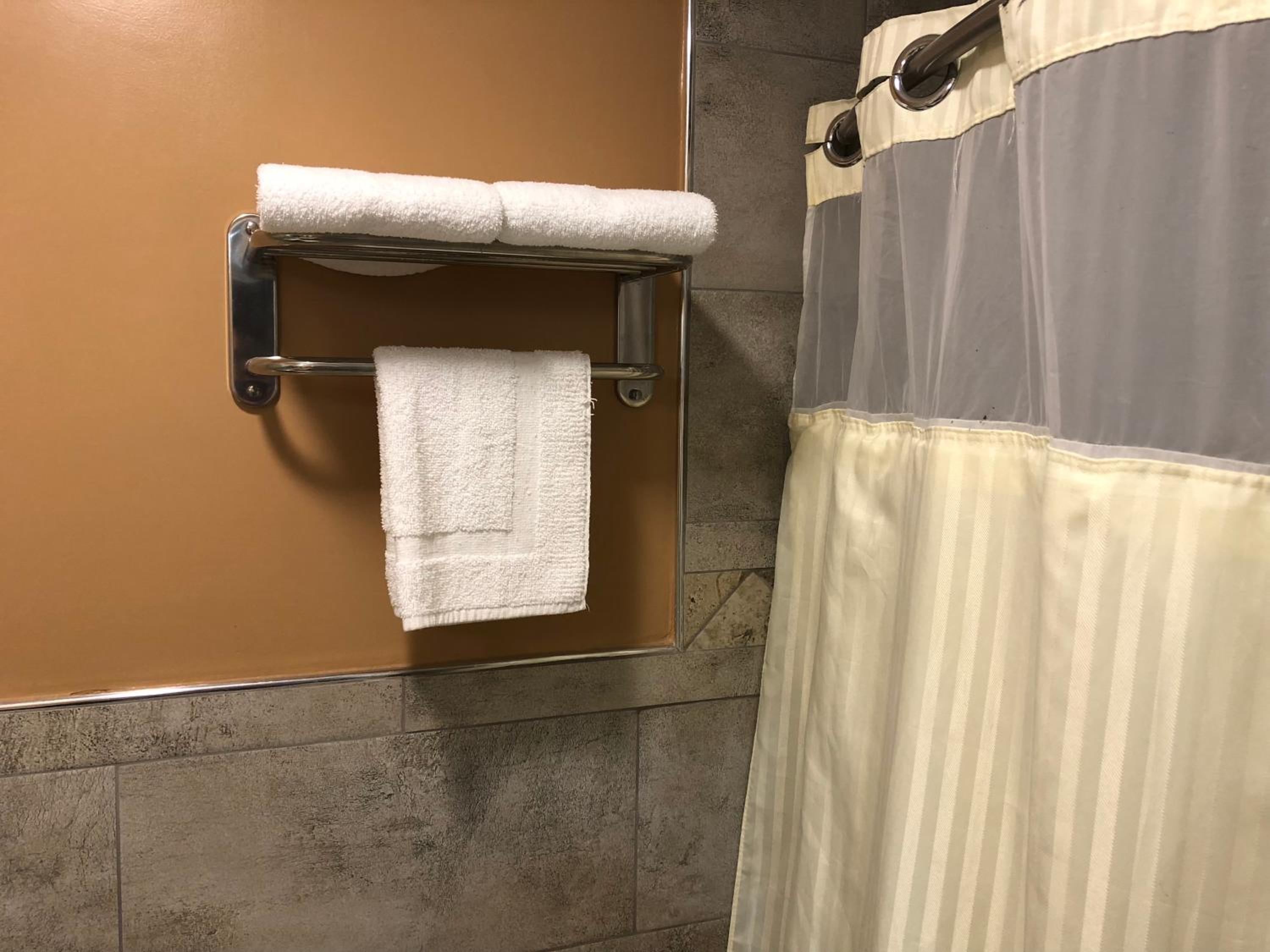 Standard King Room - Photo 18