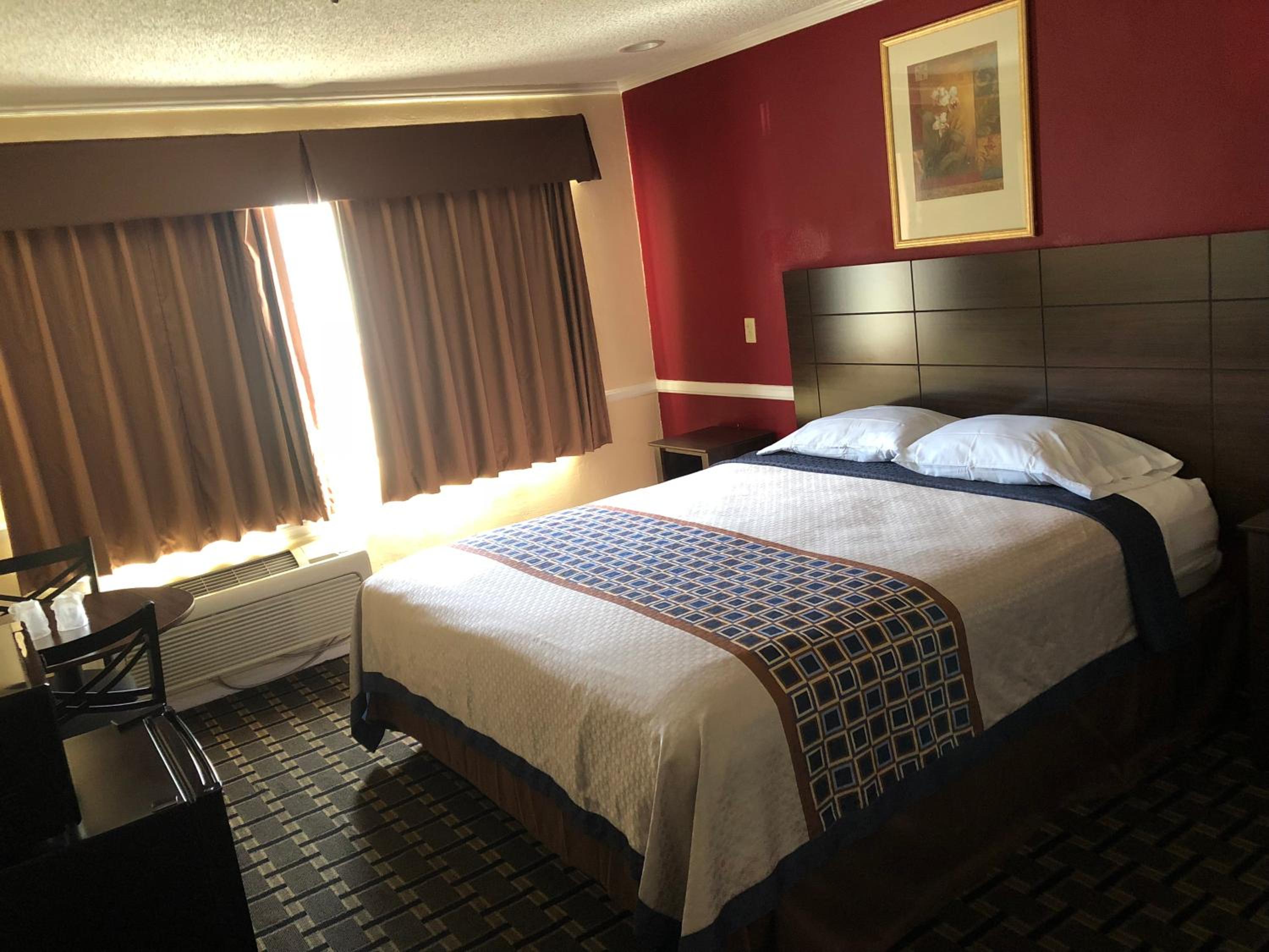 Standard King Room - Photo 19