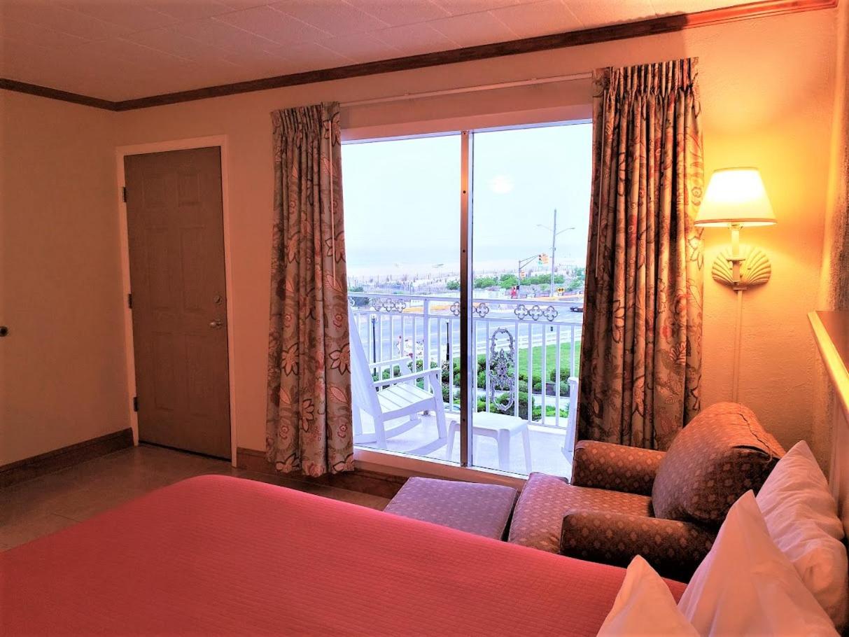 Deluxe Queen Room with Ocean View photo 3