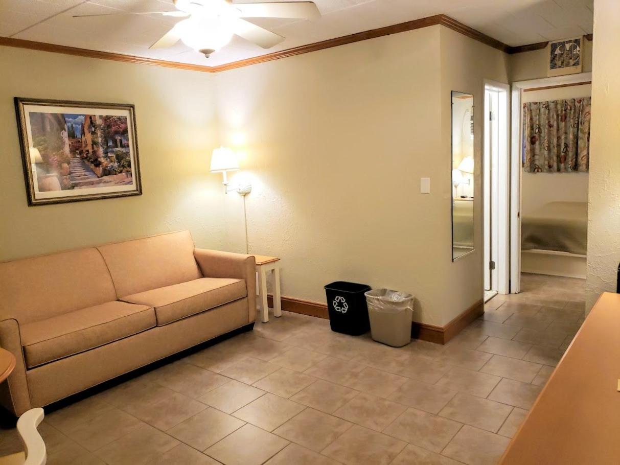Ground Floor King Suite with No view photo 3
