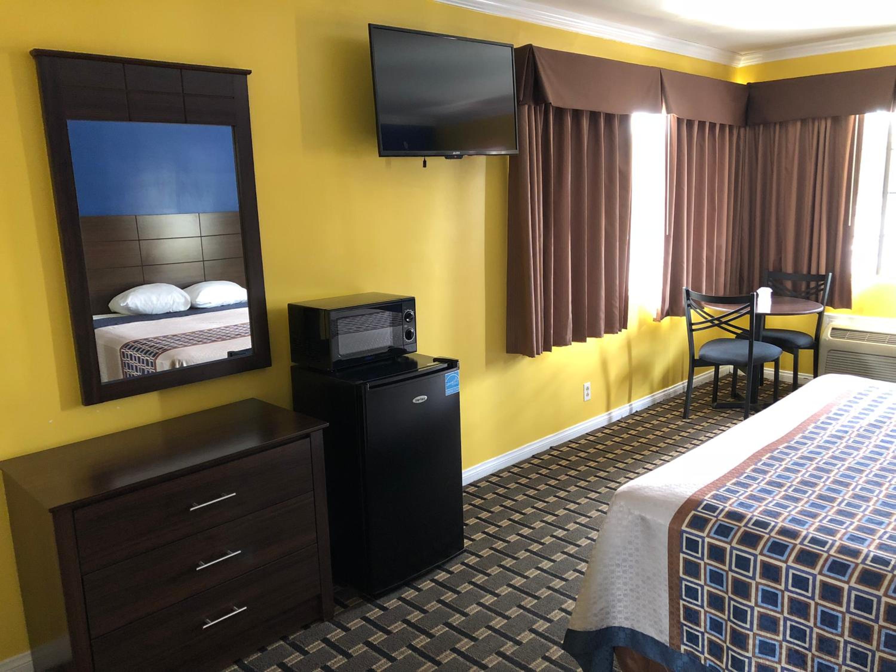 Standard King Room - Photo 7