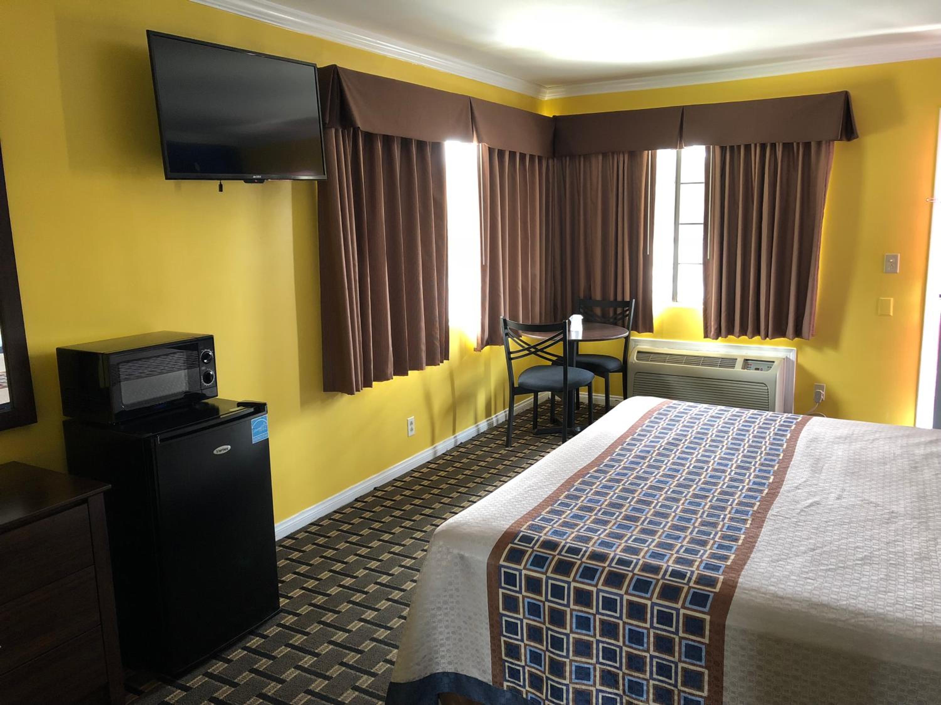 Standard King Room - Photo 6