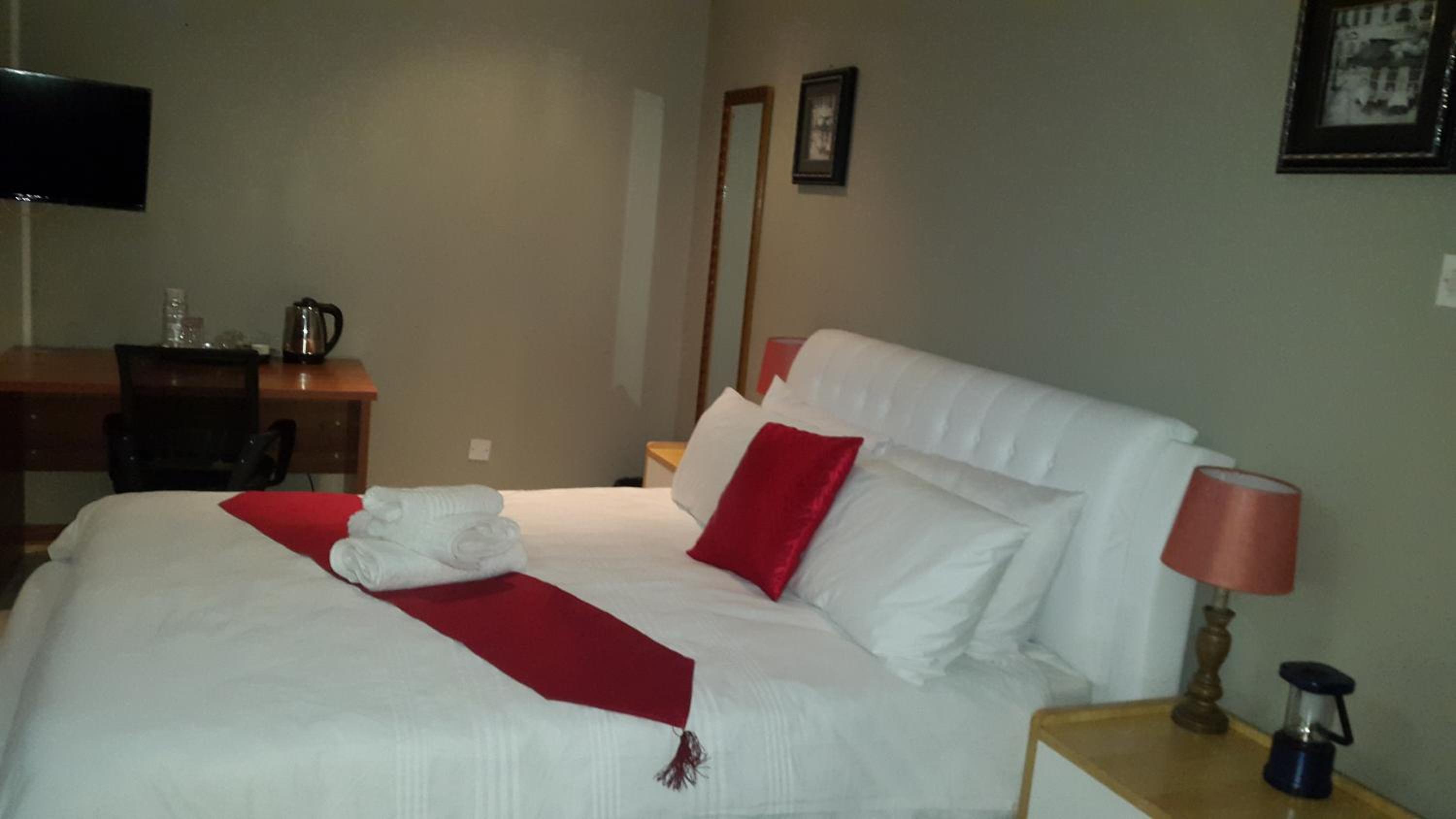 King Room with Pool View photo 3