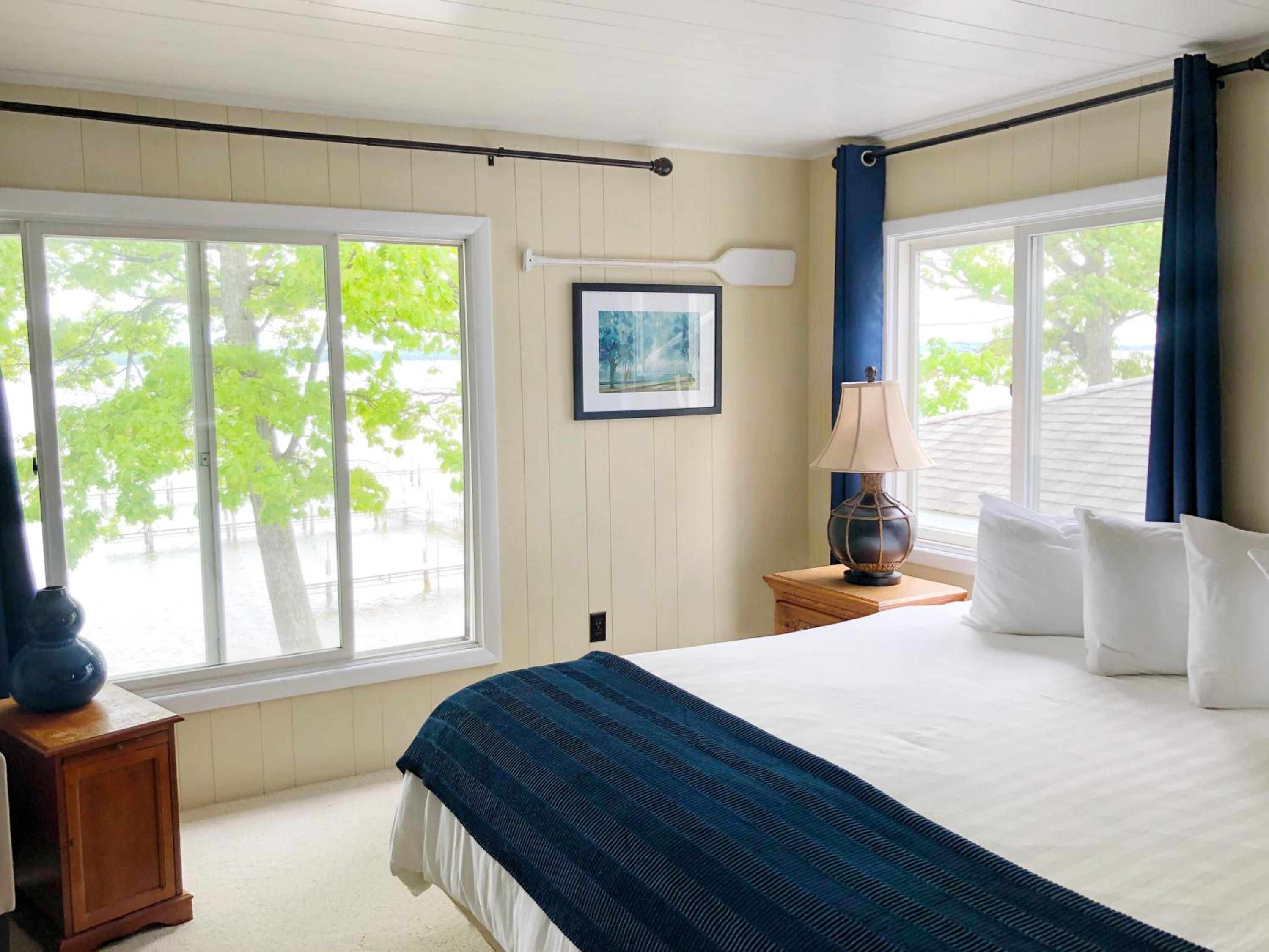 King Room with Lake View photo 2