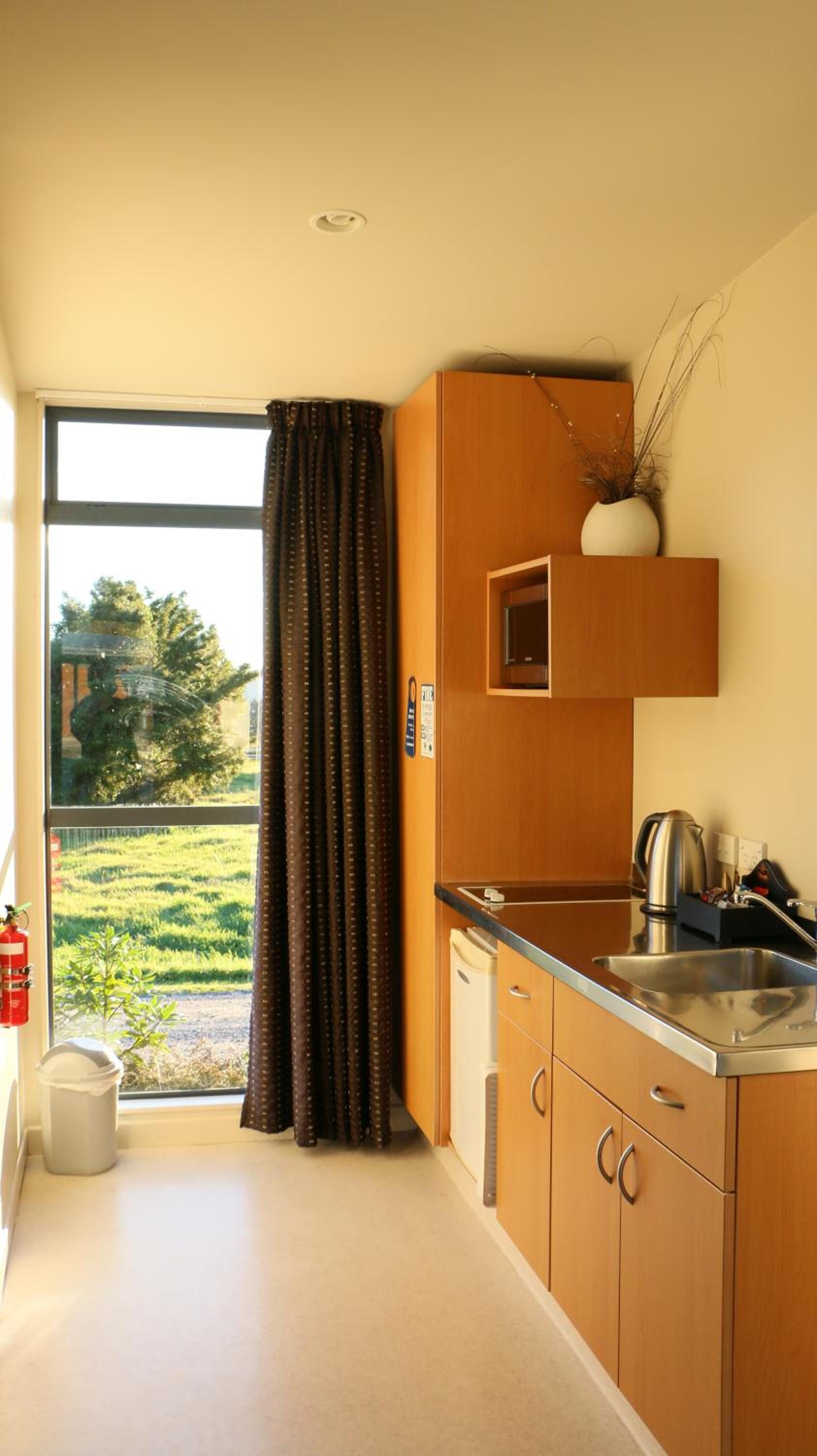 Two-Bedroom Apartment with Mountain View - Photo 12