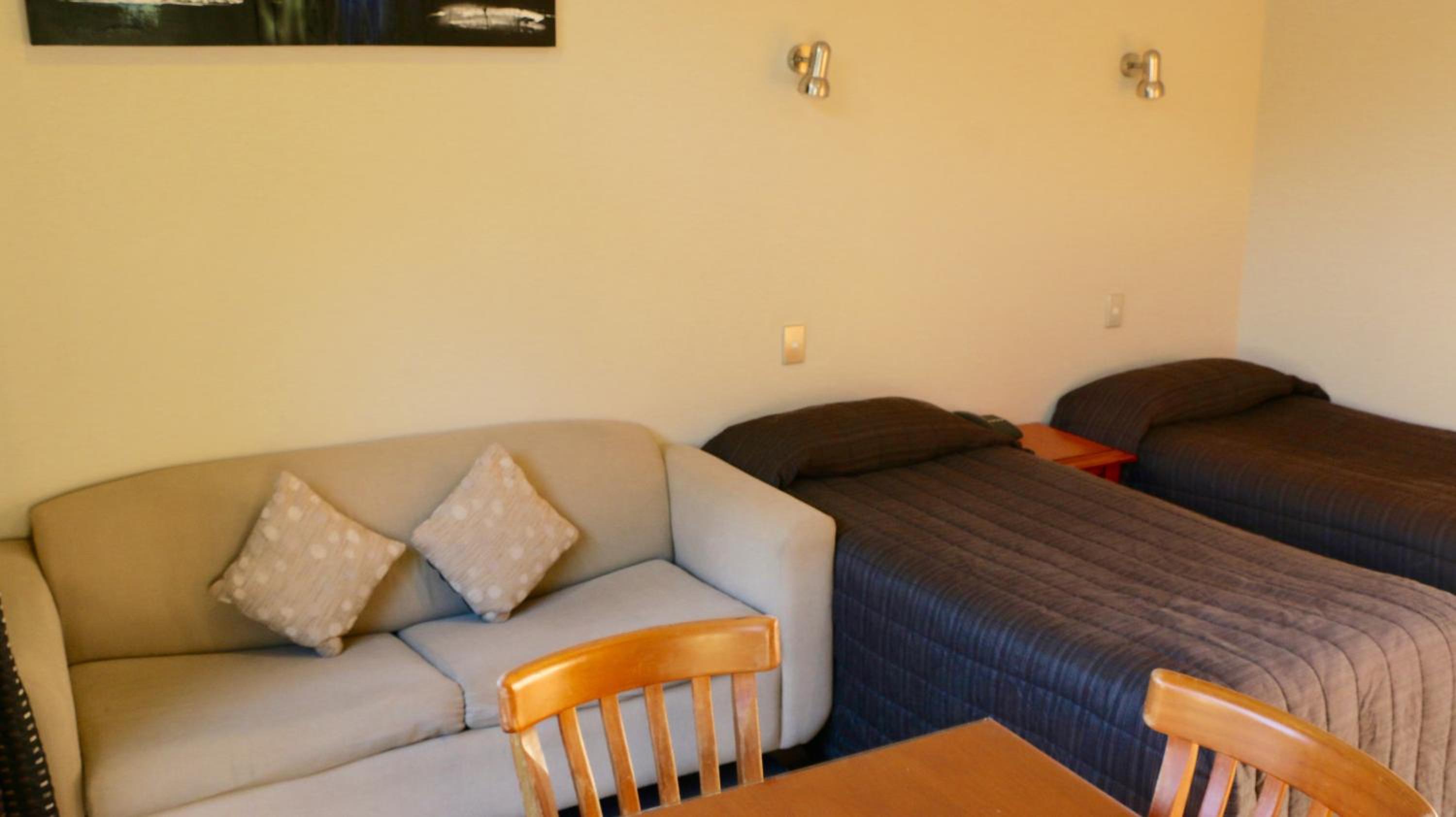 One-Bedroom Apartment with Mountain Views - Photo 1