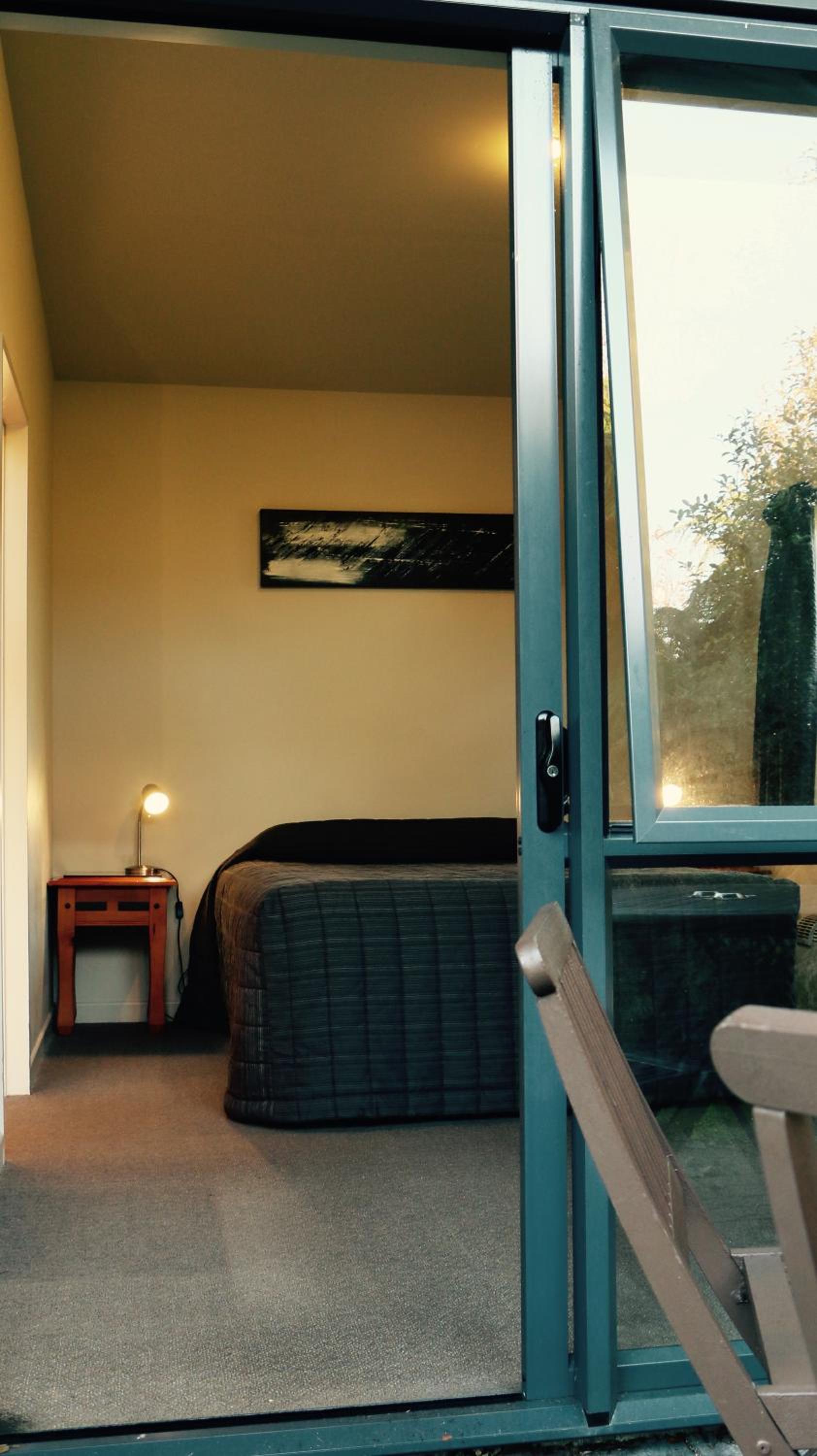 One-Bedroom Apartment with Mountain Views - Photo 4