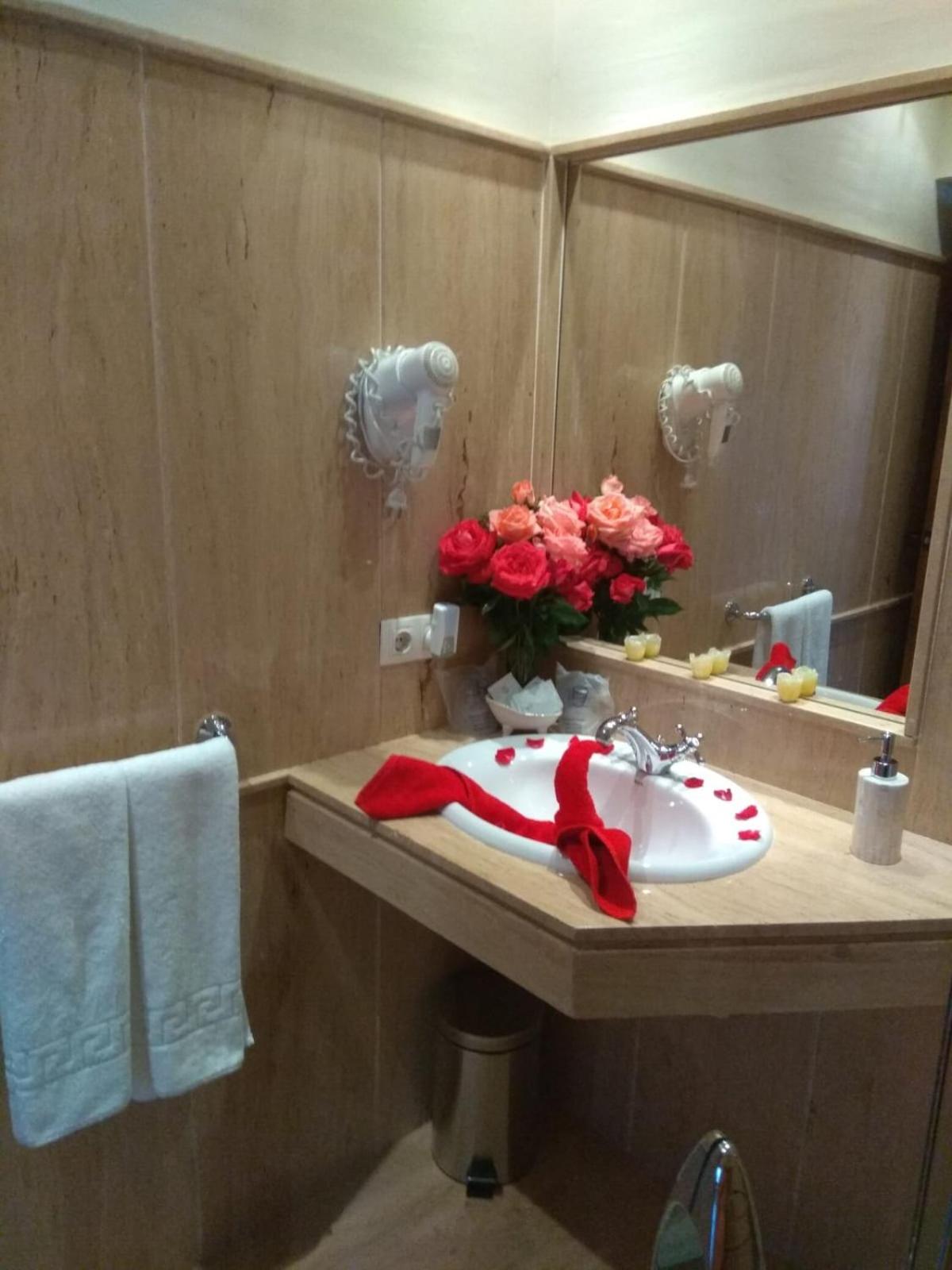 Queen Suite photo 2