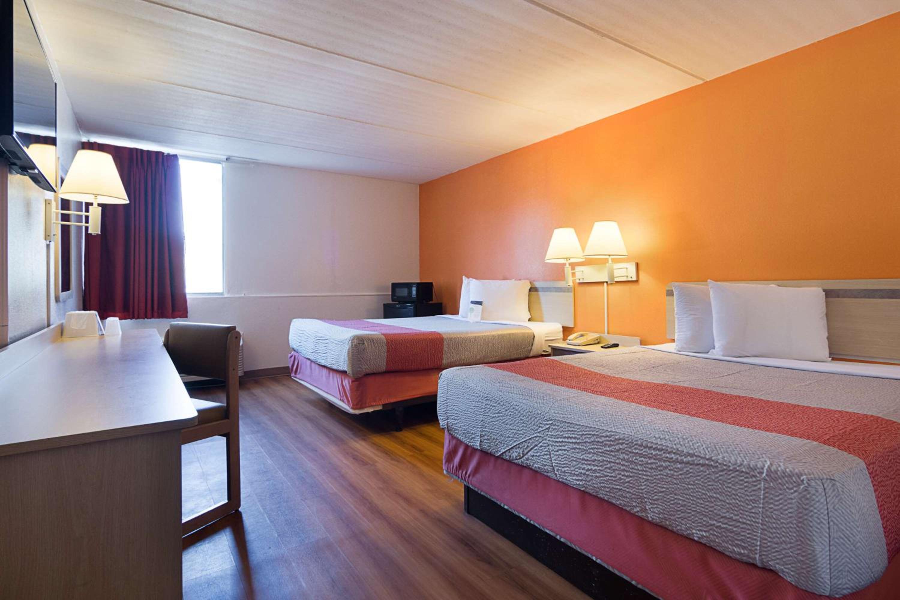 Deluxe Queen Room with Two Queen Beds - Non-Smoking - Photo 1