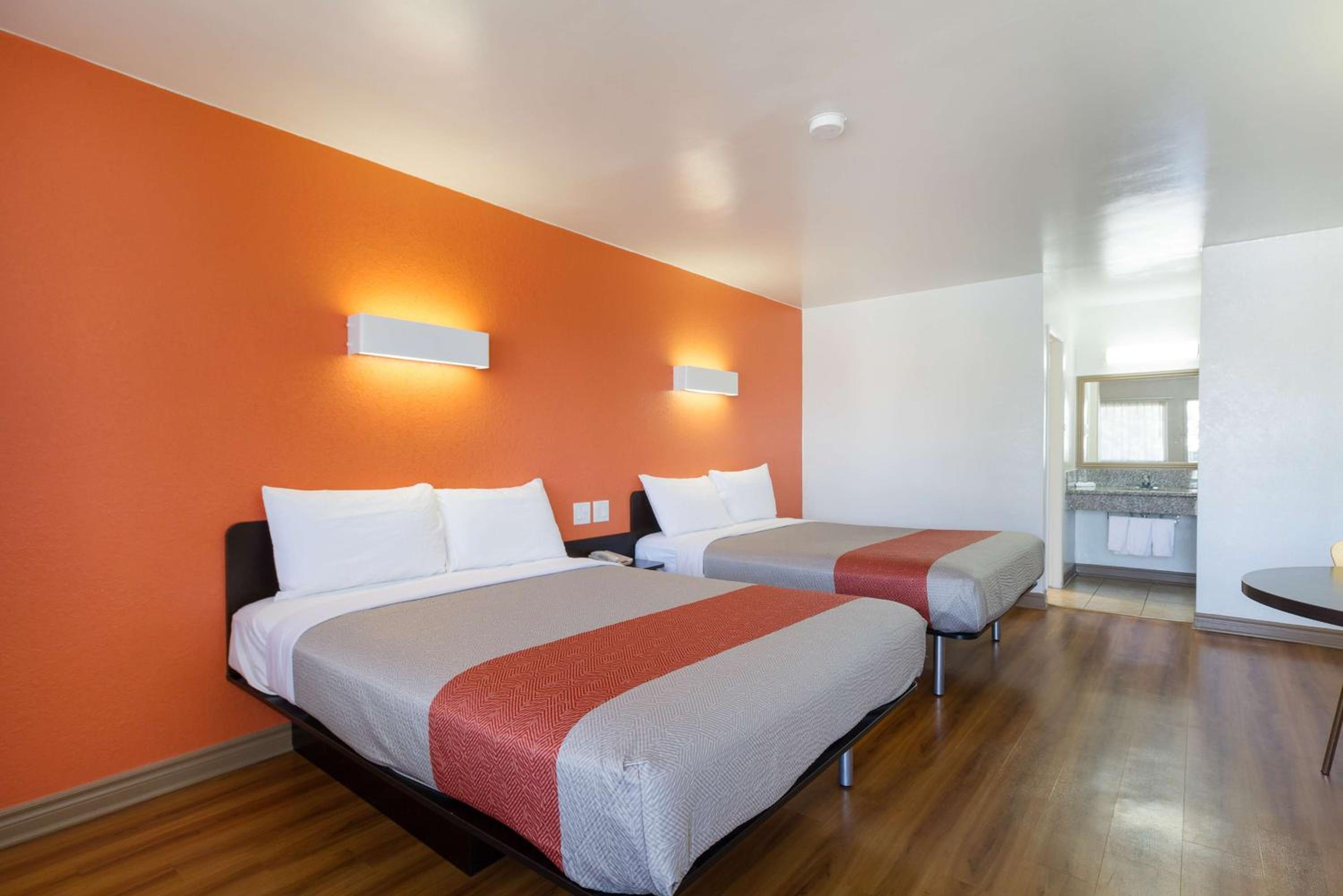 Queen Room with Two Queen Beds - Non-Smoking photo 1