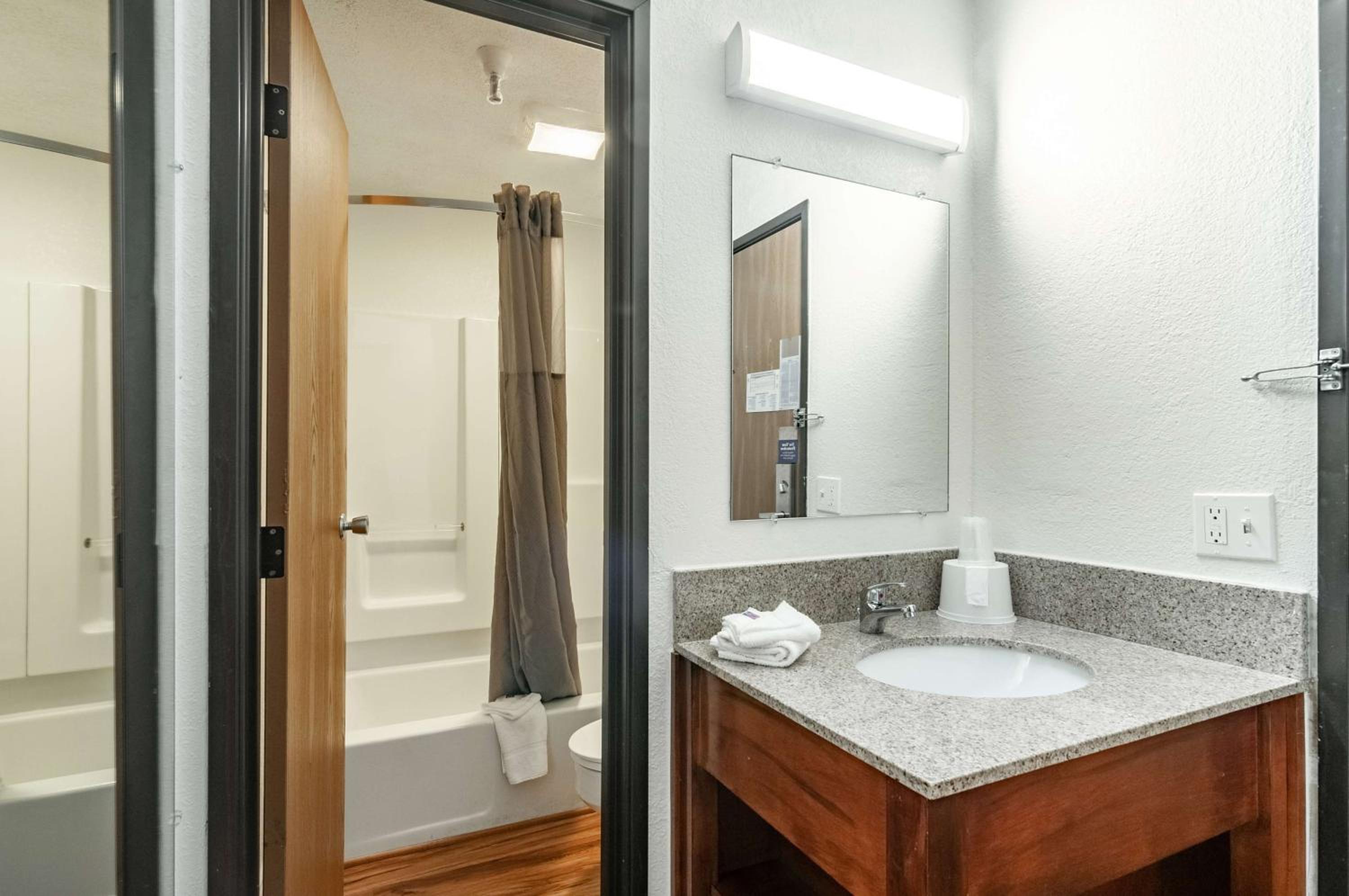 Queen Room with Spa Bath - Non-Smoking - Photo 2