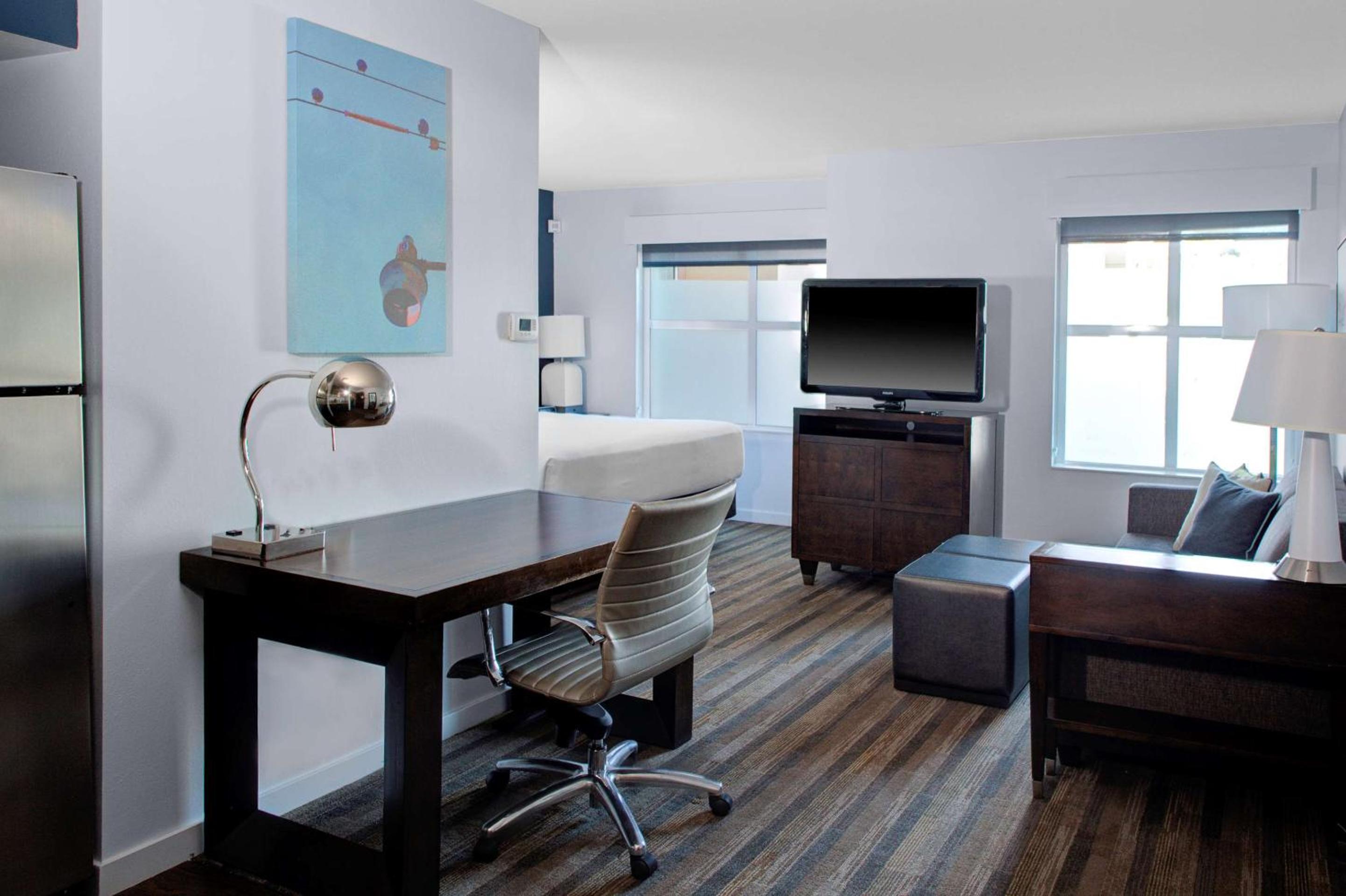 King Studio with Sofa Bed - Photo 4