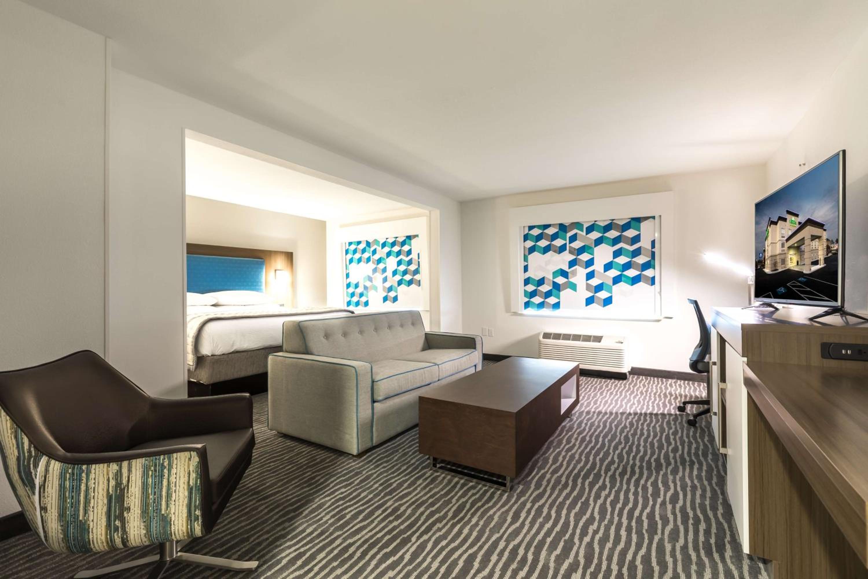 Deluxe King Studio Suite - Non-Smoking - Photo 6