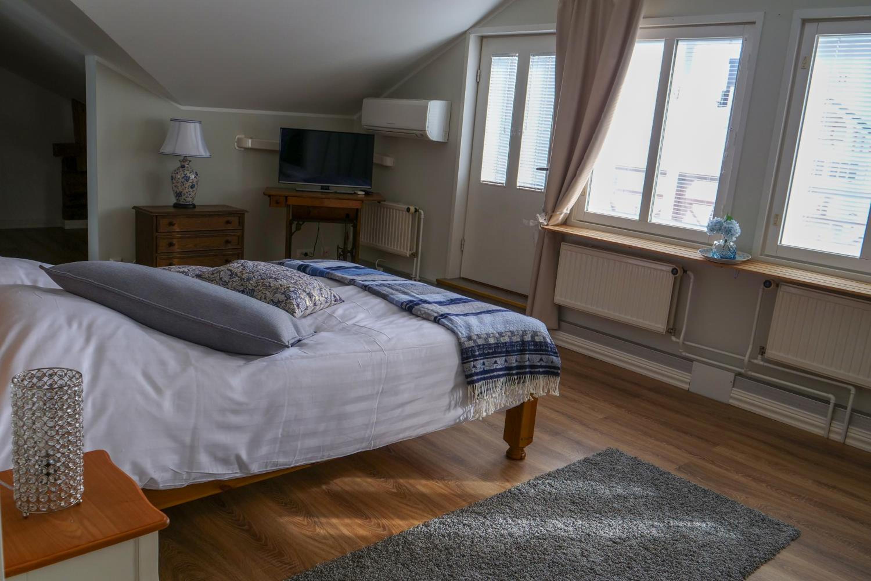 Double Room with Balcony - Photo 4
