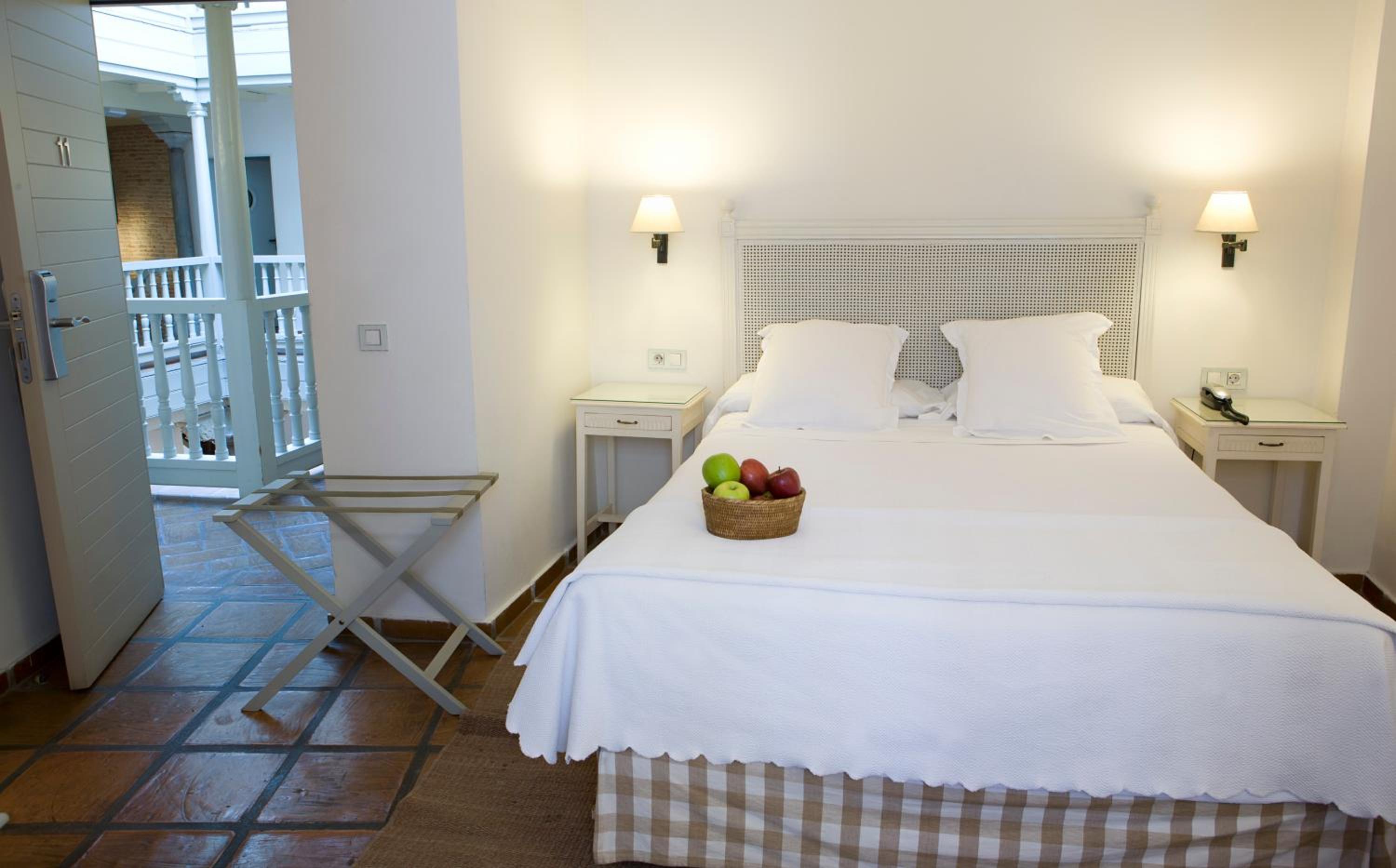 Standard Double or Twin Room - Photo 18