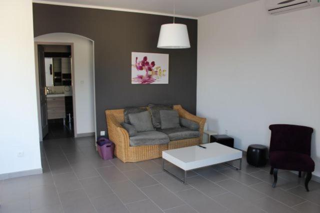 Apartment - Ground Floor photo 2