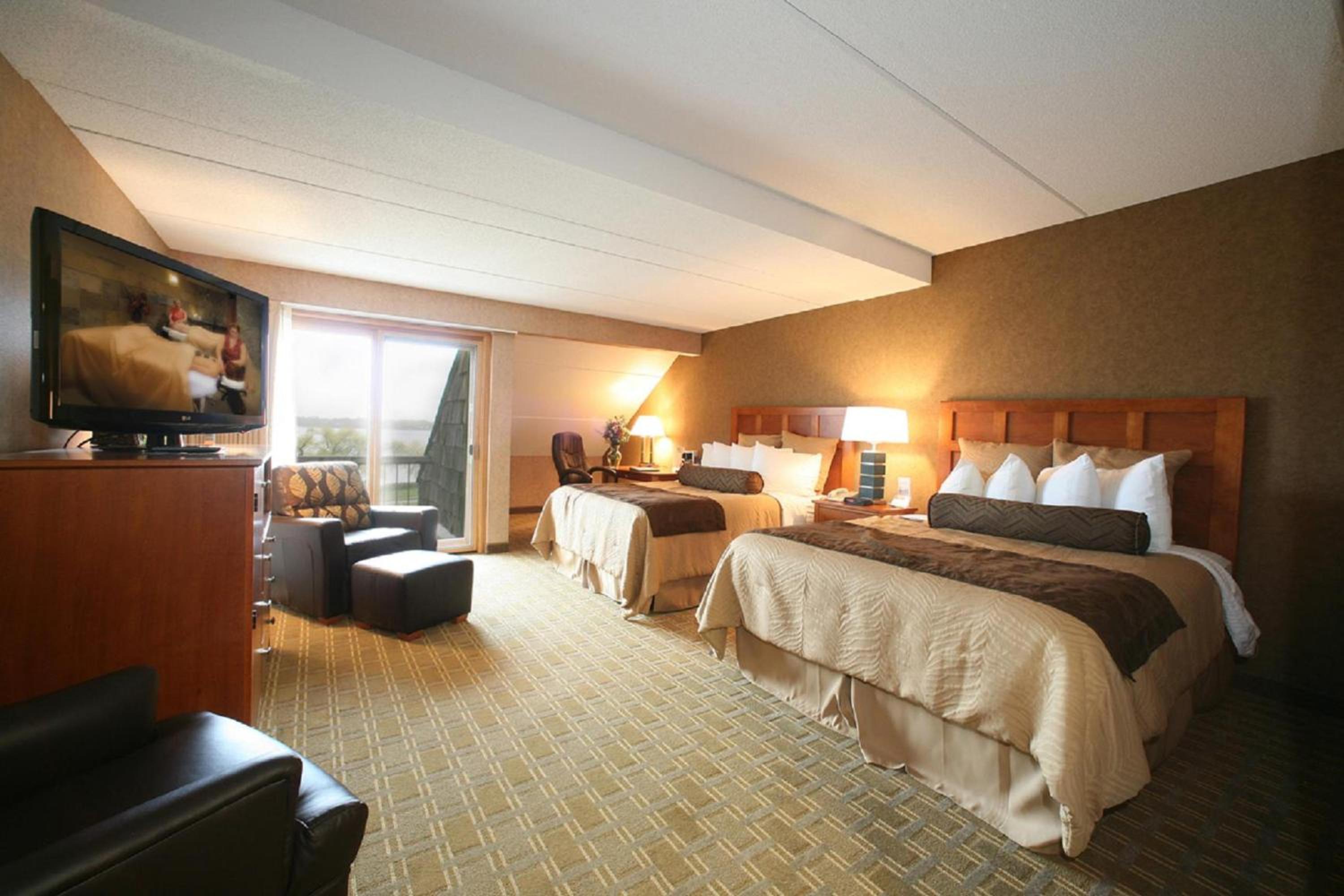 Deluxe Queen Room with Two Queen Beds - Non-Smoking - Photo 1