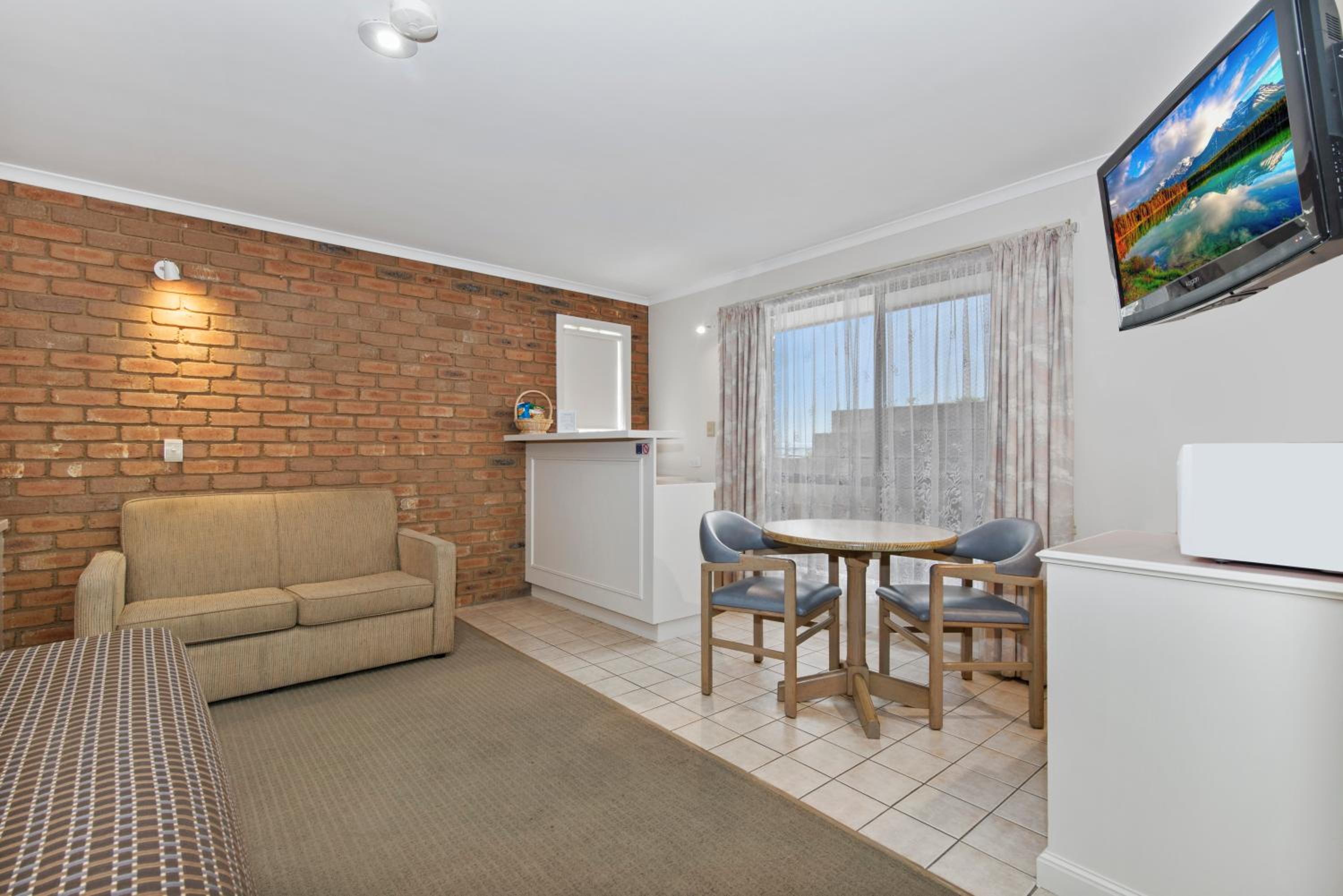 Two-Bedroom Family Room photo 3