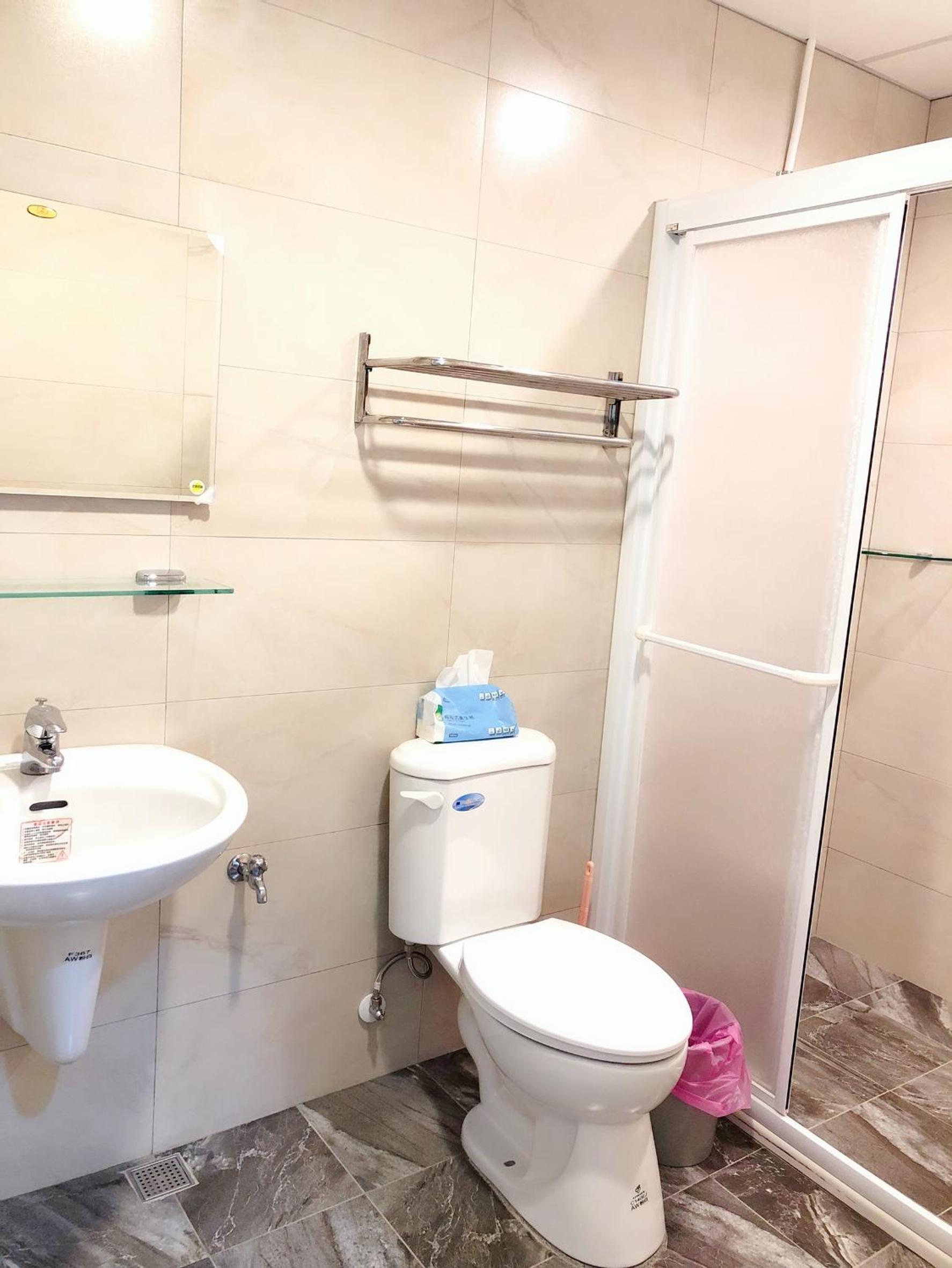 Classic Quadruple Room with Shared Bathroom photo 3